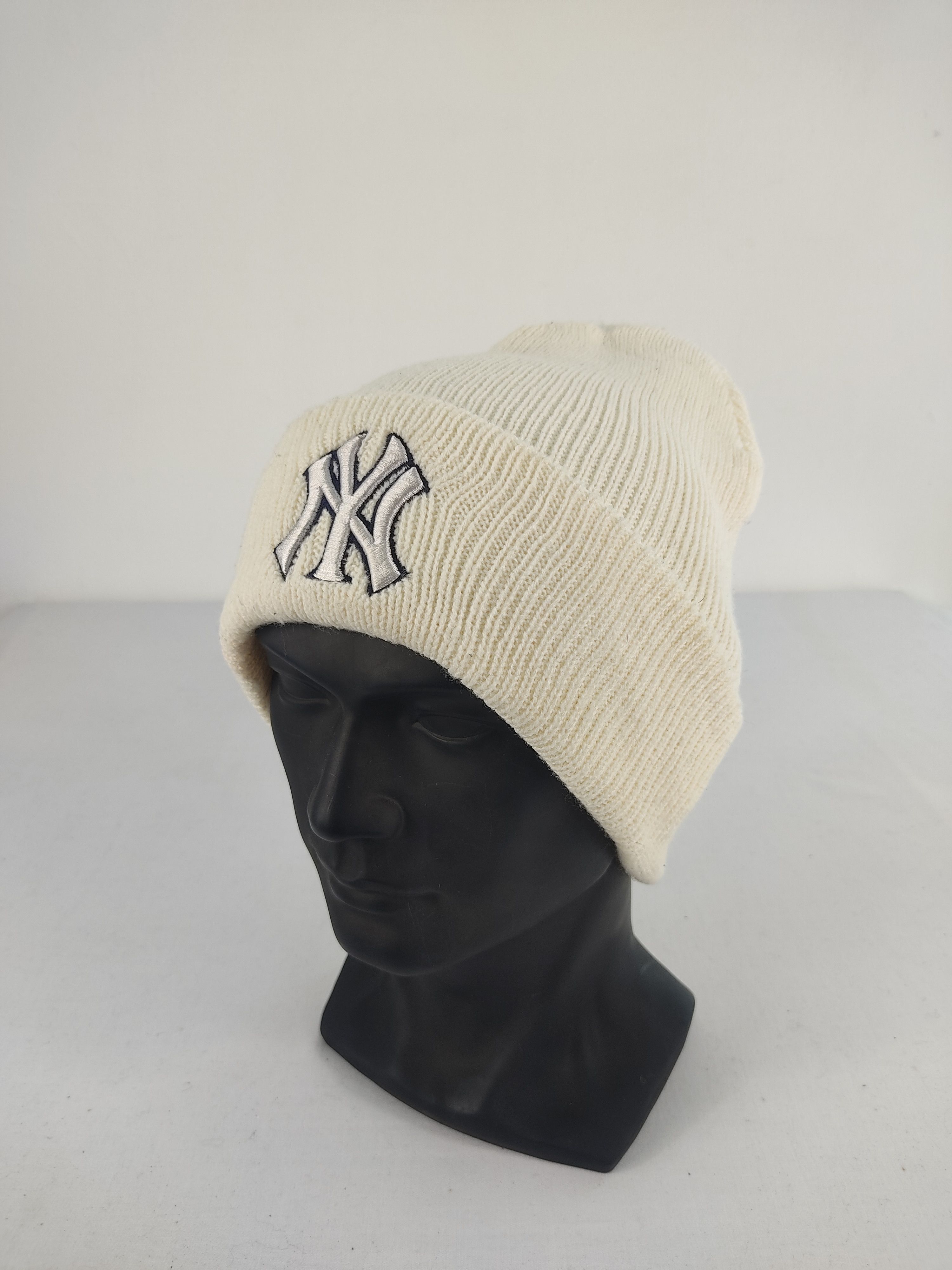 MLB Vintage New York Yankees Beanie / Snow Hat / Snow Cap Size ONE SIZE - 1 Thumbnail