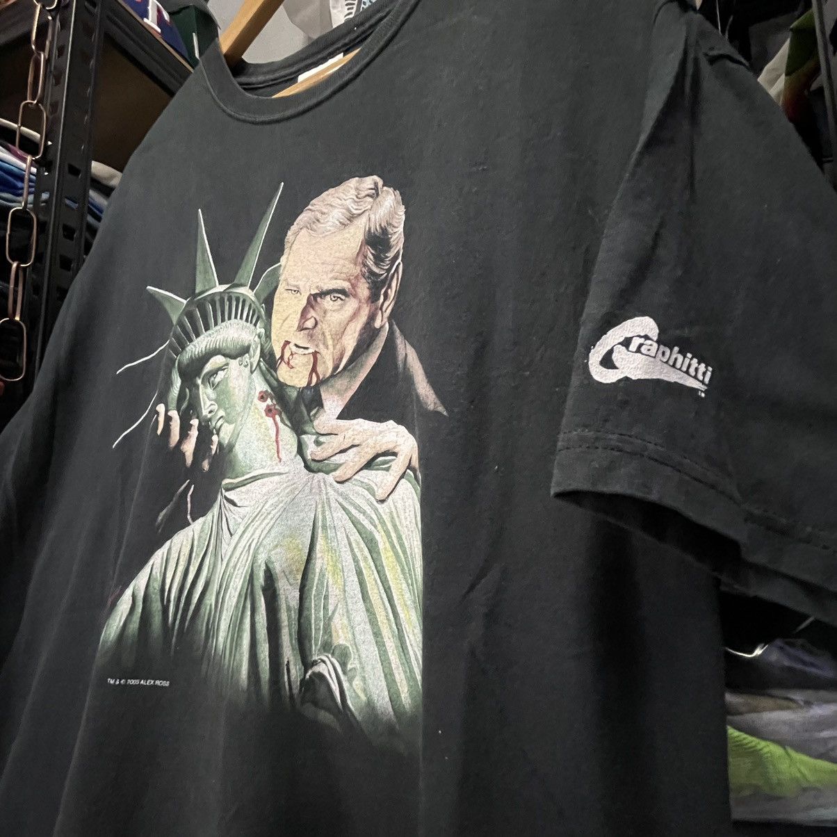 Hanes × Vintage George W Bush ❌ Statue of Liberty graphitti DRACULA Size US L / EU 52-54 / 3 - 4 Thumbnail