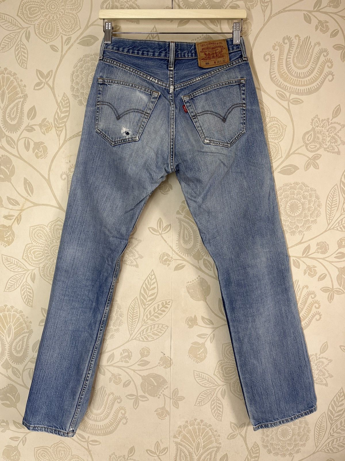 Levi's × Levi's Vintage Clothing × Vintage Distressed Levis 501 Buttons Year Made 2006 Made In Japan Size US 30 / EU 46 - 2 Thumbnail