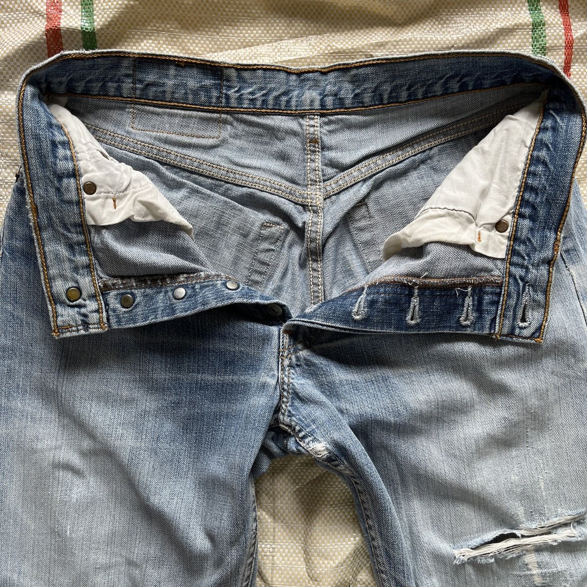 Levi's × Levi's Vintage Clothing × Vintage Distressed Levis 501 Buttons Year Made 2006 Made In Japan Size US 30 / EU 46 - 5 Thumbnail