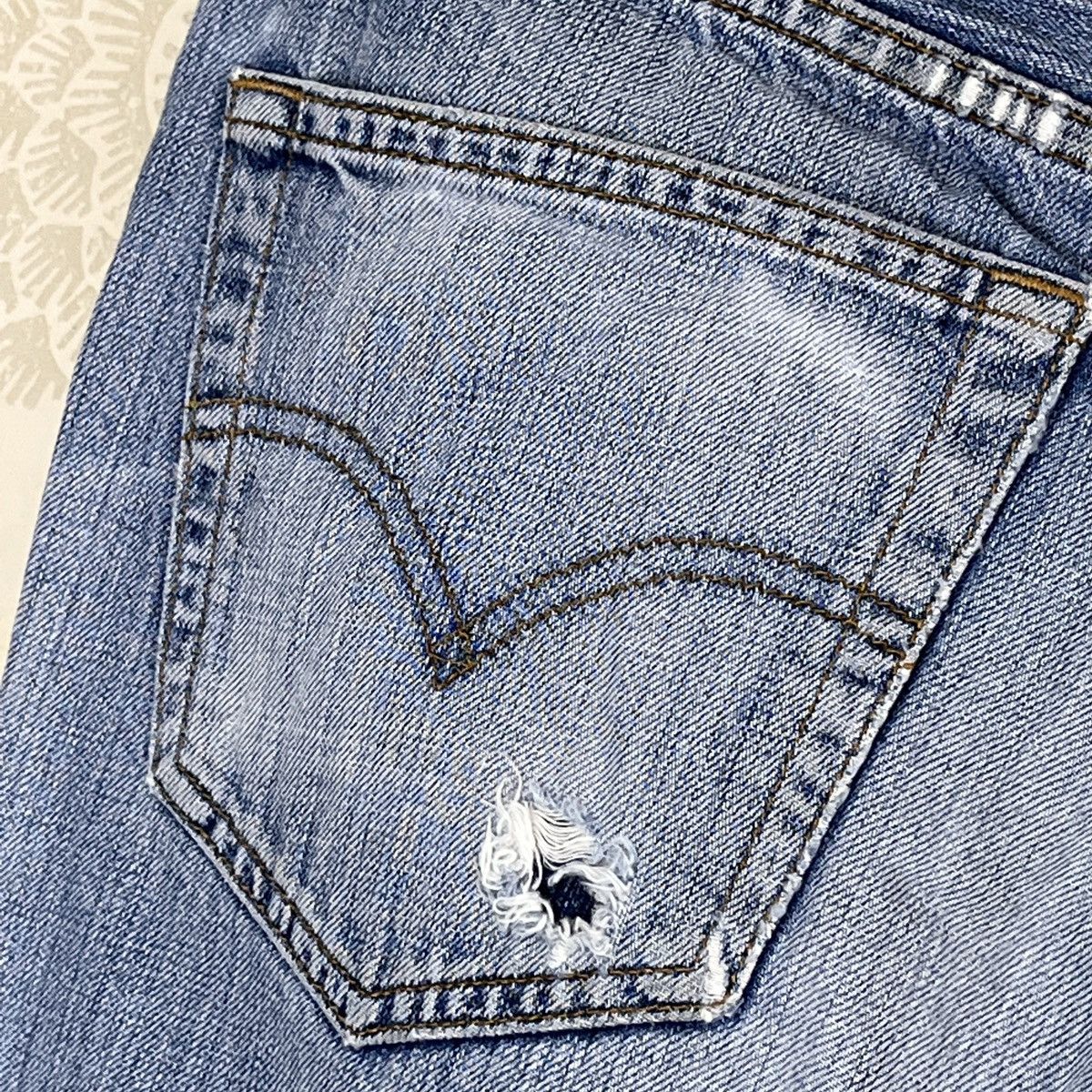 Levi's × Levi's Vintage Clothing × Vintage Distressed Levis 501 Buttons Year Made 2006 Made In Japan Size US 30 / EU 46 - 17 Thumbnail