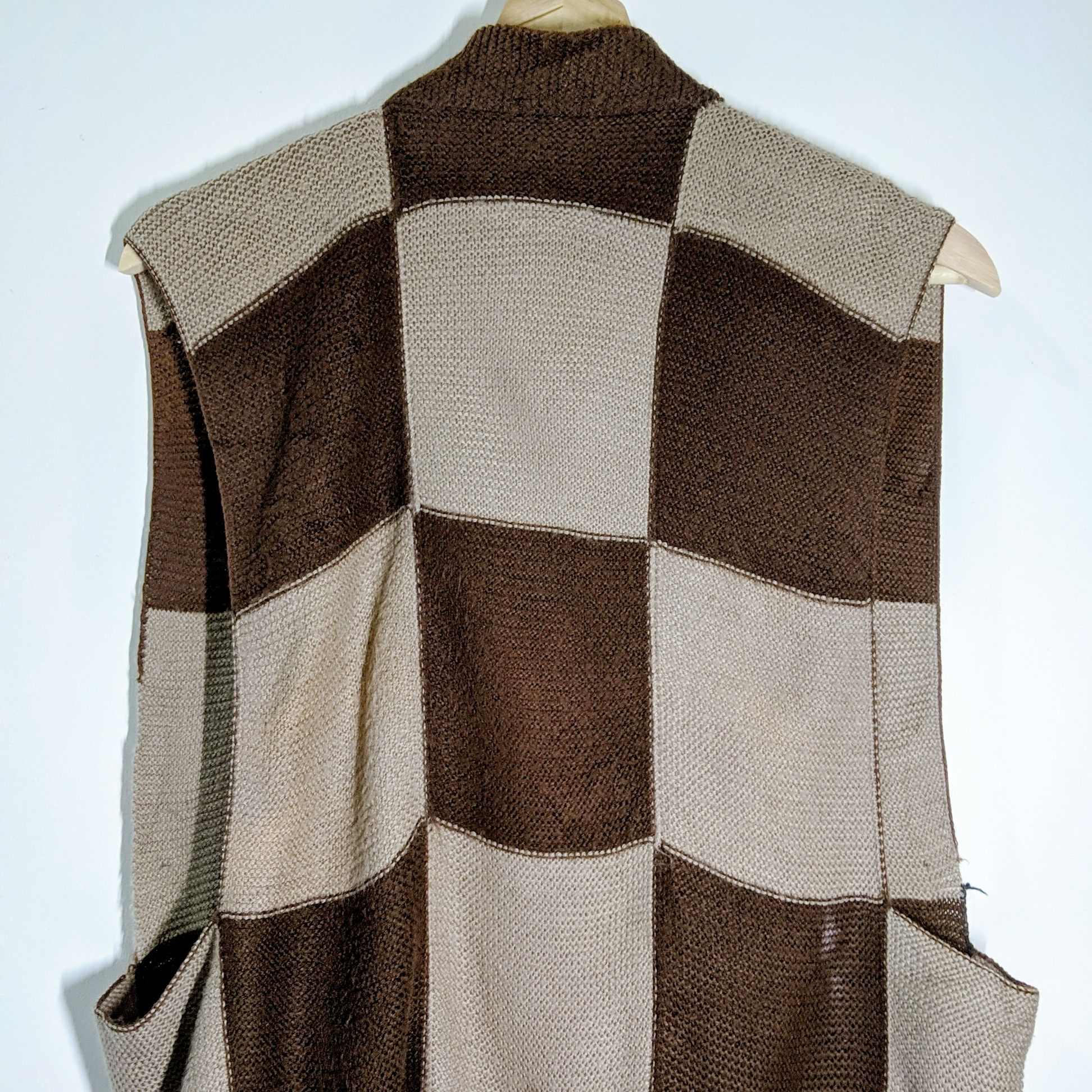 Japanese Brand Vintage Japanese Square Design Sleeveless Knitwear Sweater Size US XS / EU 42 / 0 - 8 Thumbnail
