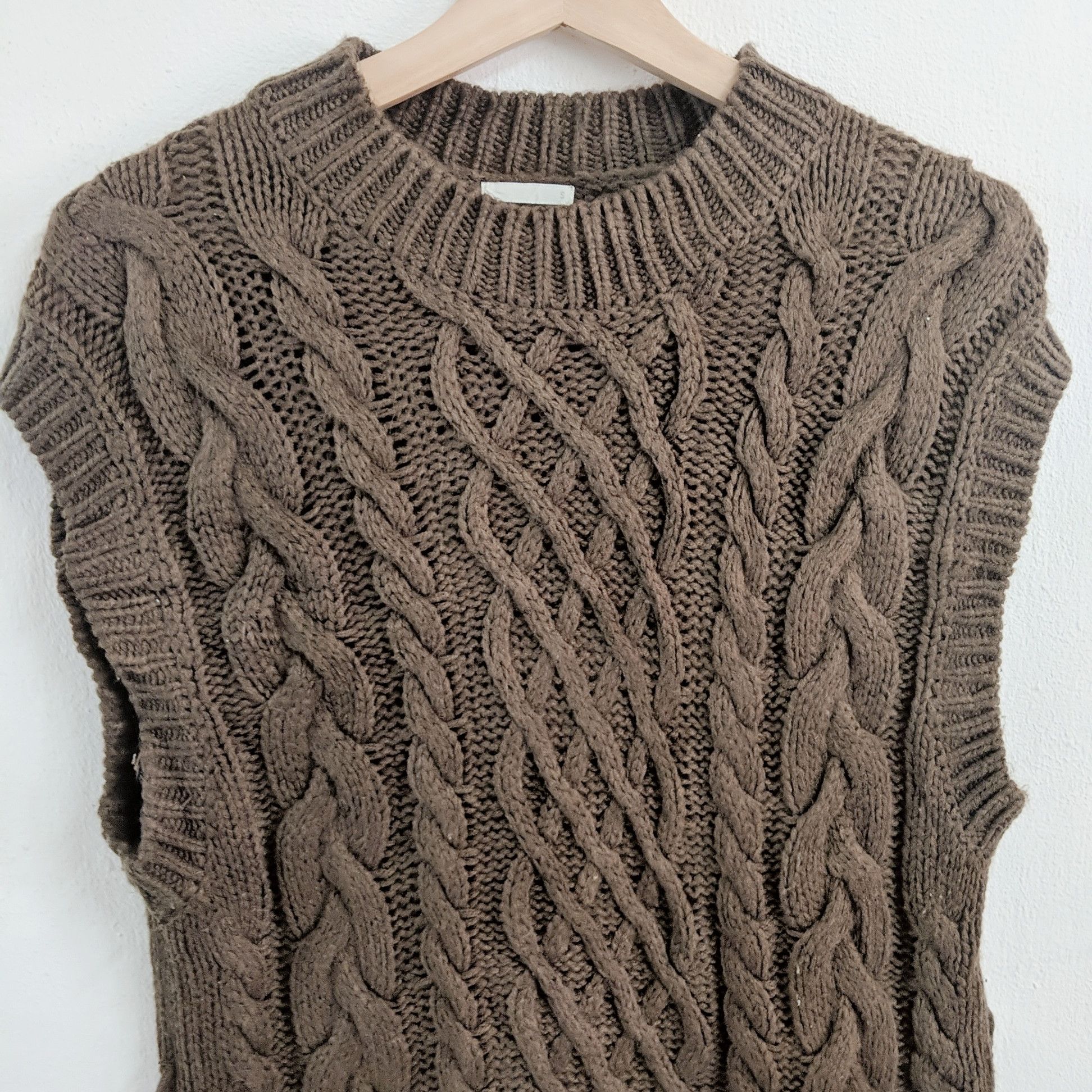 Japanese Brand Vintage GU Sleeveless Knitwear Handknit Sweater Size US S / EU 44-46 / 1 - 4 Thumbnail