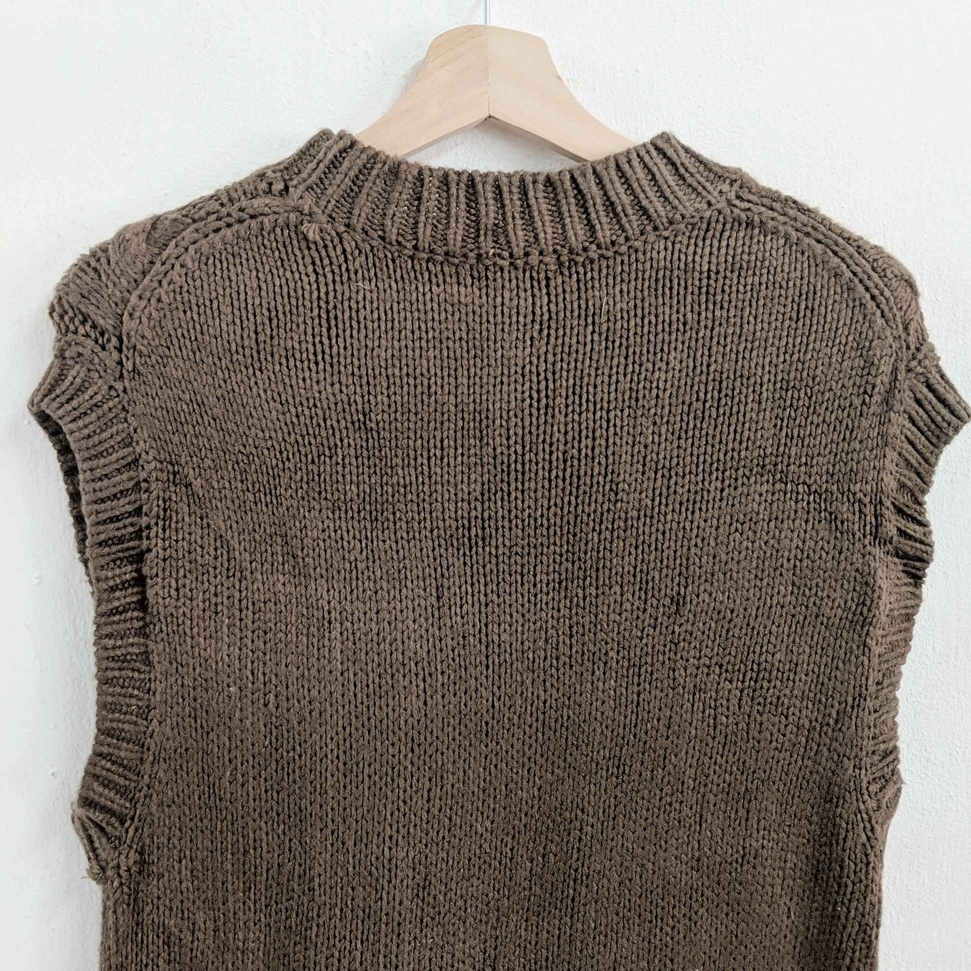 Japanese Brand Vintage GU Sleeveless Knitwear Handknit Sweater Size US S / EU 44-46 / 1 - 10 Thumbnail