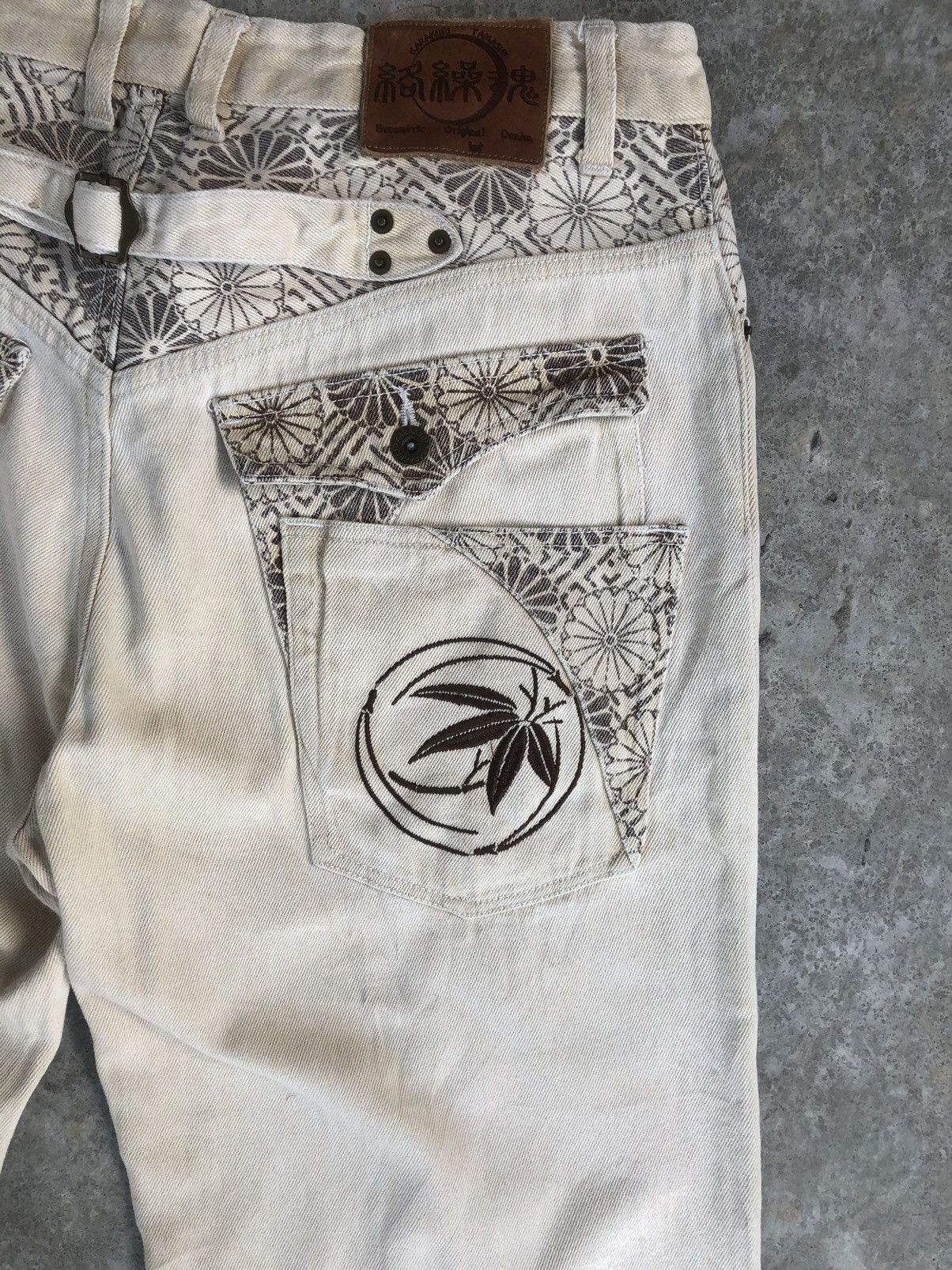 Karakuri Tamashii Japanese Karakuri tamashi Embroidered Denim Baggy Jeans Size US 33 - 8 Thumbnail