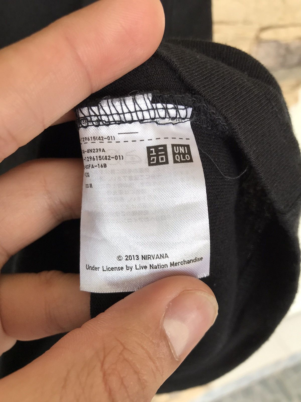 Band Tees Nirvana x Uniqlo V Neck Band Tee Size US S / EU 44-46 / 1 - 9 Thumbnail