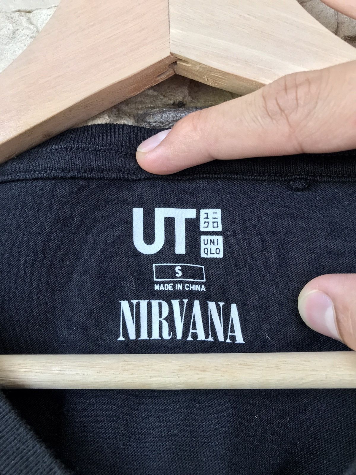 Band Tees Nirvana x Uniqlo V Neck Band Tee Size US S / EU 44-46 / 1 - 5 Thumbnail