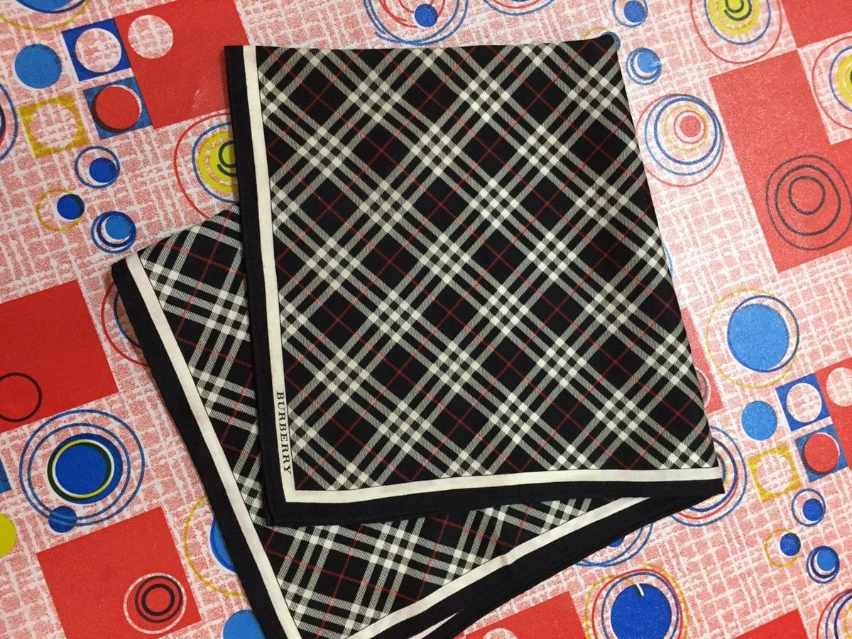 Burberry × Cartoon Network BURBERRY NOVA CHECK HANDKERCHIEF WITH FREEGIFT Size ONE SIZE - 3 Thumbnail