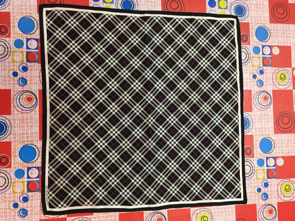 Burberry × Cartoon Network BURBERRY NOVA CHECK HANDKERCHIEF WITH FREEGIFT Size ONE SIZE - 5 Thumbnail