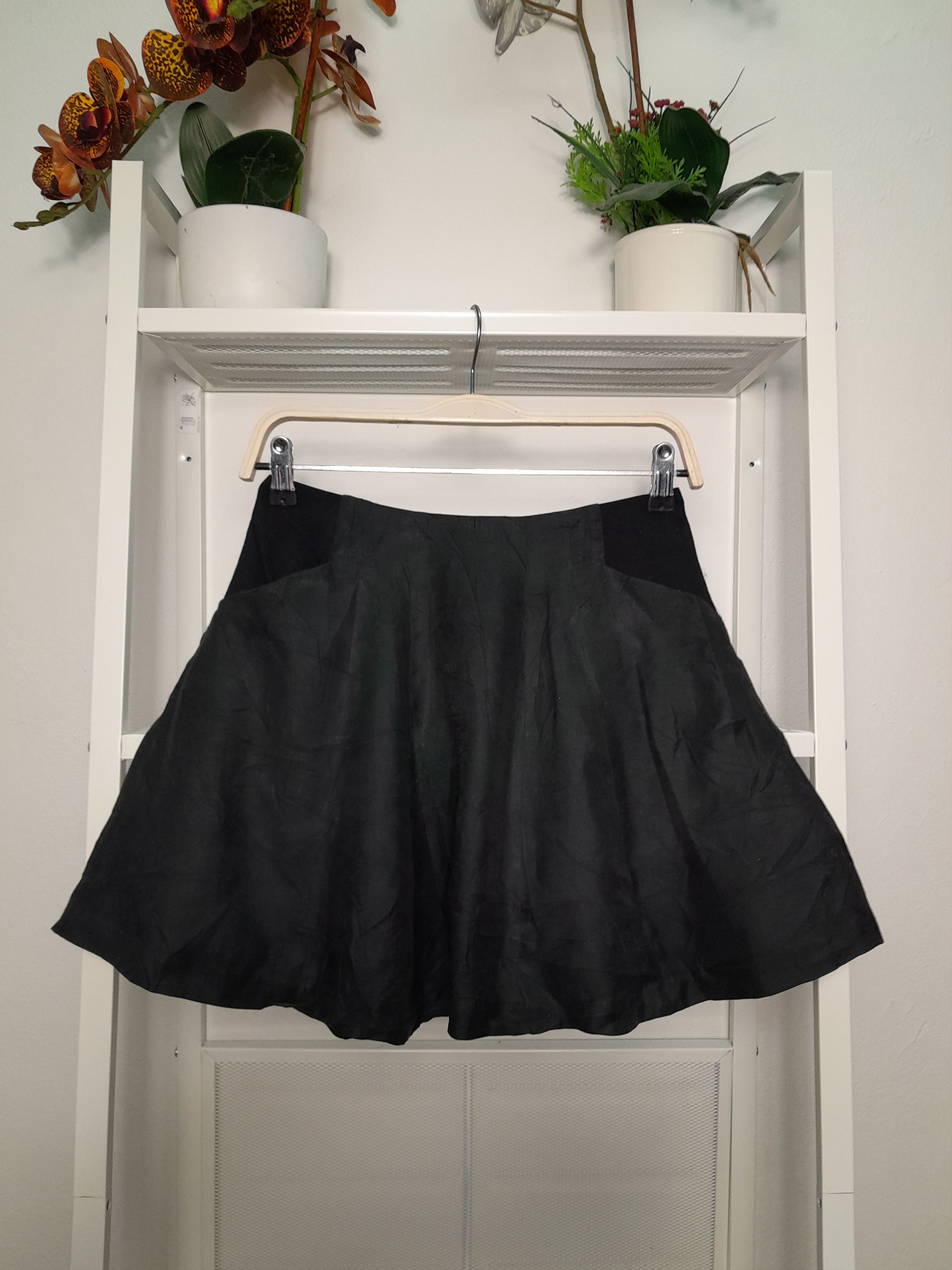 Helmut Lang Helmut Lang Skirt Mini Back Zipper Sizing S Size 28" / US 6 / IT 42 - 1 Thumbnail