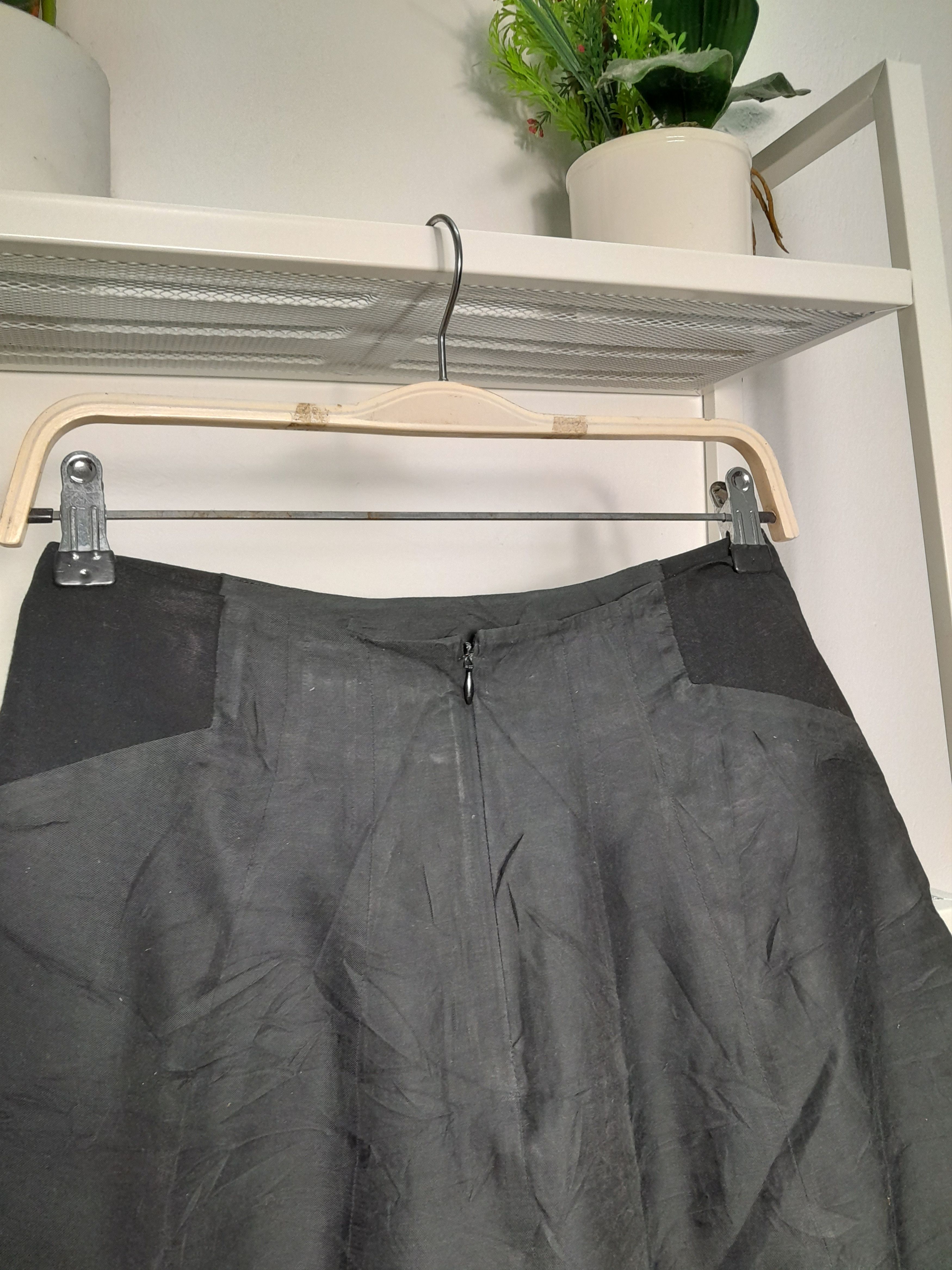 Helmut Lang Helmut Lang Skirt Mini Back Zipper Sizing S Size 28" / US 6 / IT 42 - 4 Thumbnail