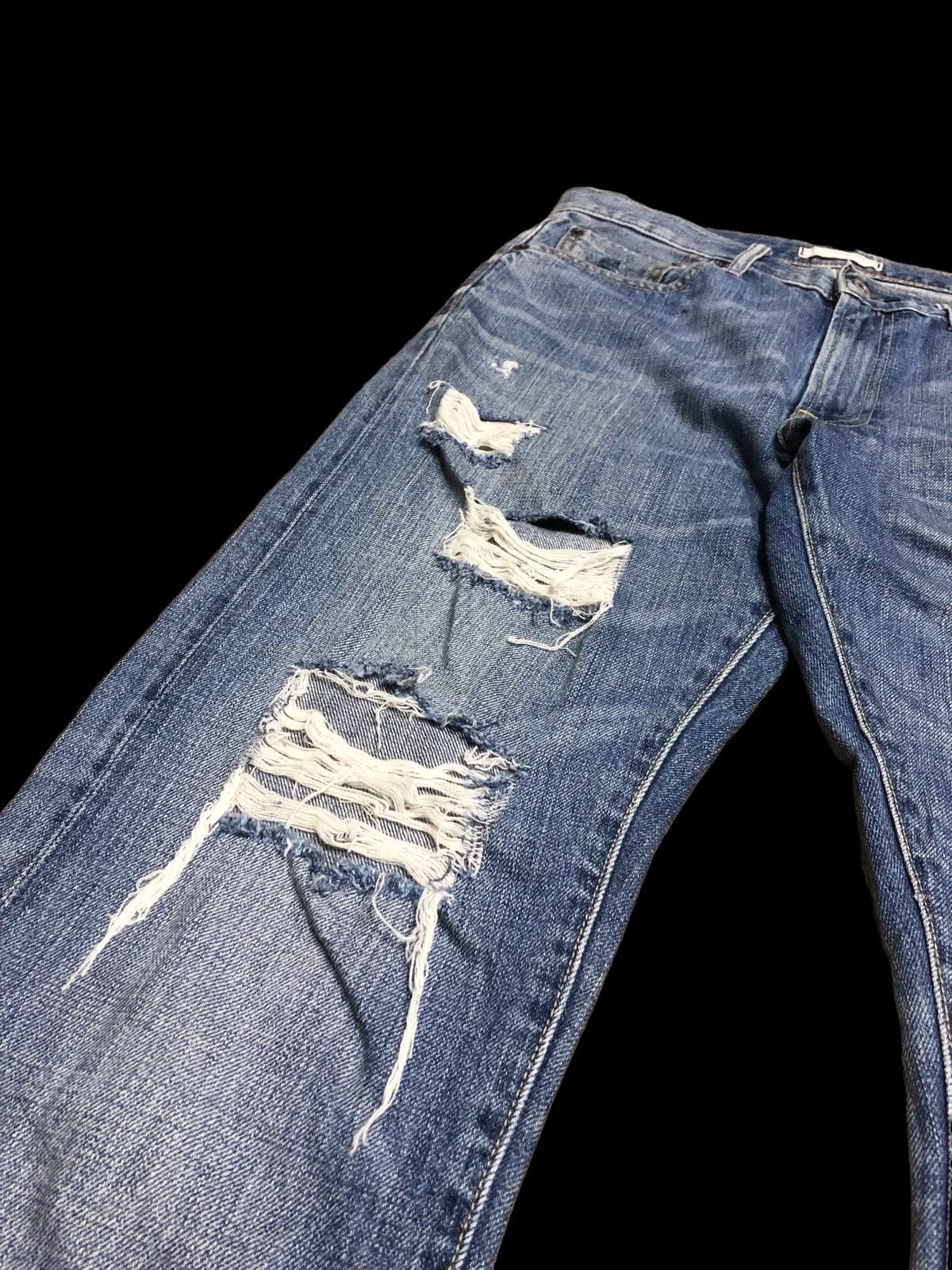 Uniqlo RIPPED⚡️⚡️SELVEDGE DISTRESSED DENIM BY UNIQLO Size US 31 - 4 Thumbnail
