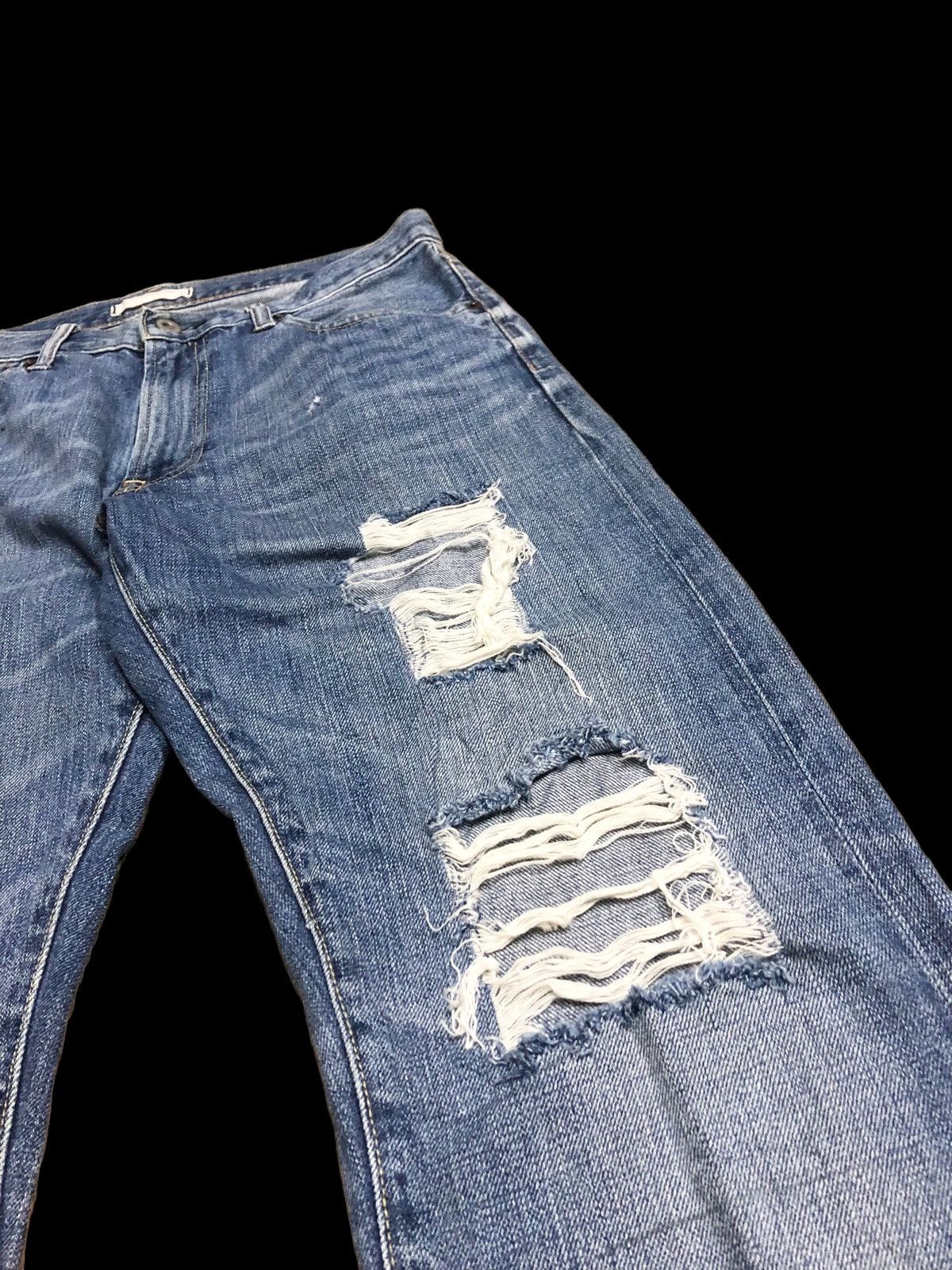 Uniqlo RIPPED⚡️⚡️SELVEDGE DISTRESSED DENIM BY UNIQLO Size US 31 - 5 Thumbnail