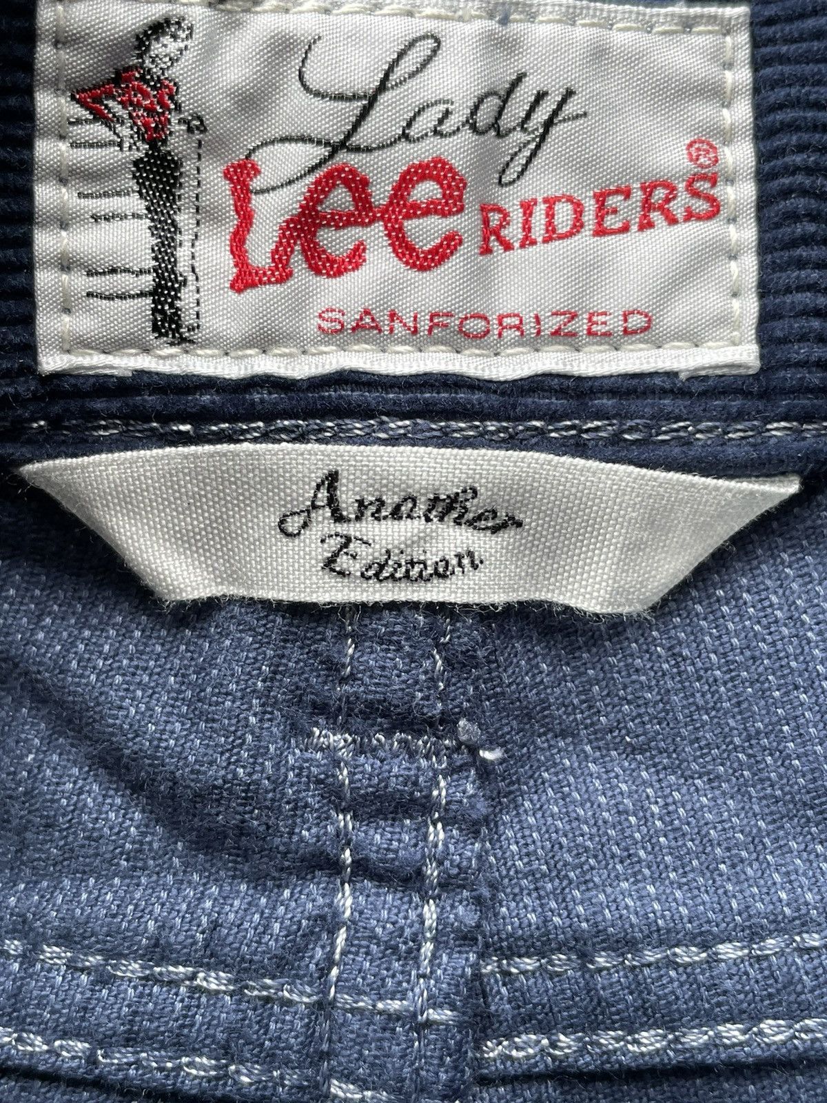 Lee Lady Lee Rider Sanforized Coduroy Bell Bottom Size 28" / US 6 / IT 42 - 12 Thumbnail