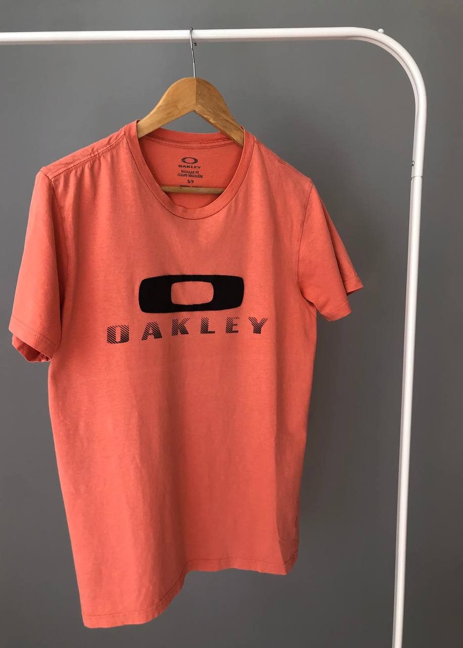 Oakley × Vintage Vintage Oakley Embroidery Center T-shirt big logo Size US S / EU 44-46 / 1 - 1 Thumbnail
