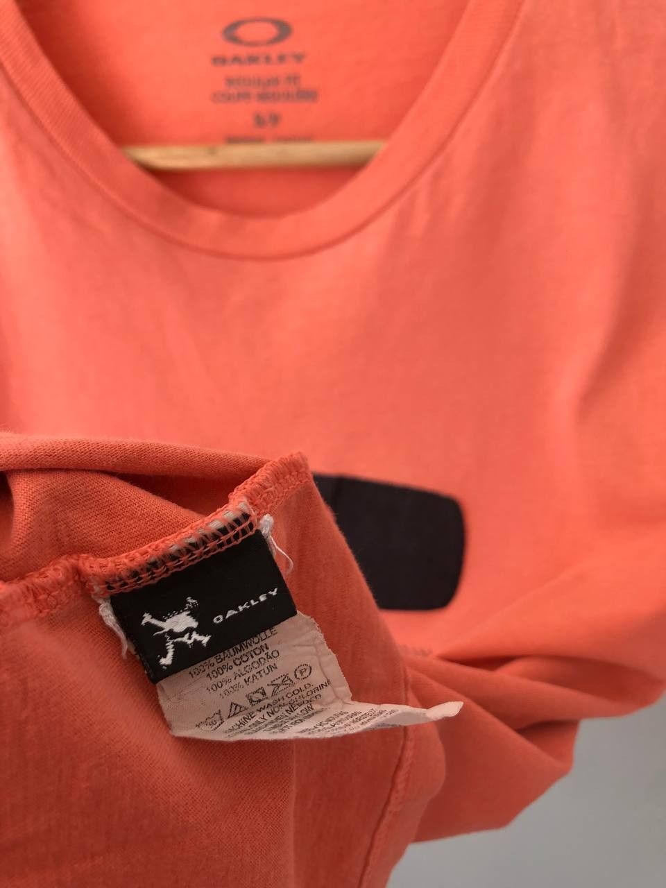 Oakley × Vintage Vintage Oakley Embroidery Center T-shirt big logo Size US S / EU 44-46 / 1 - 5 Thumbnail
