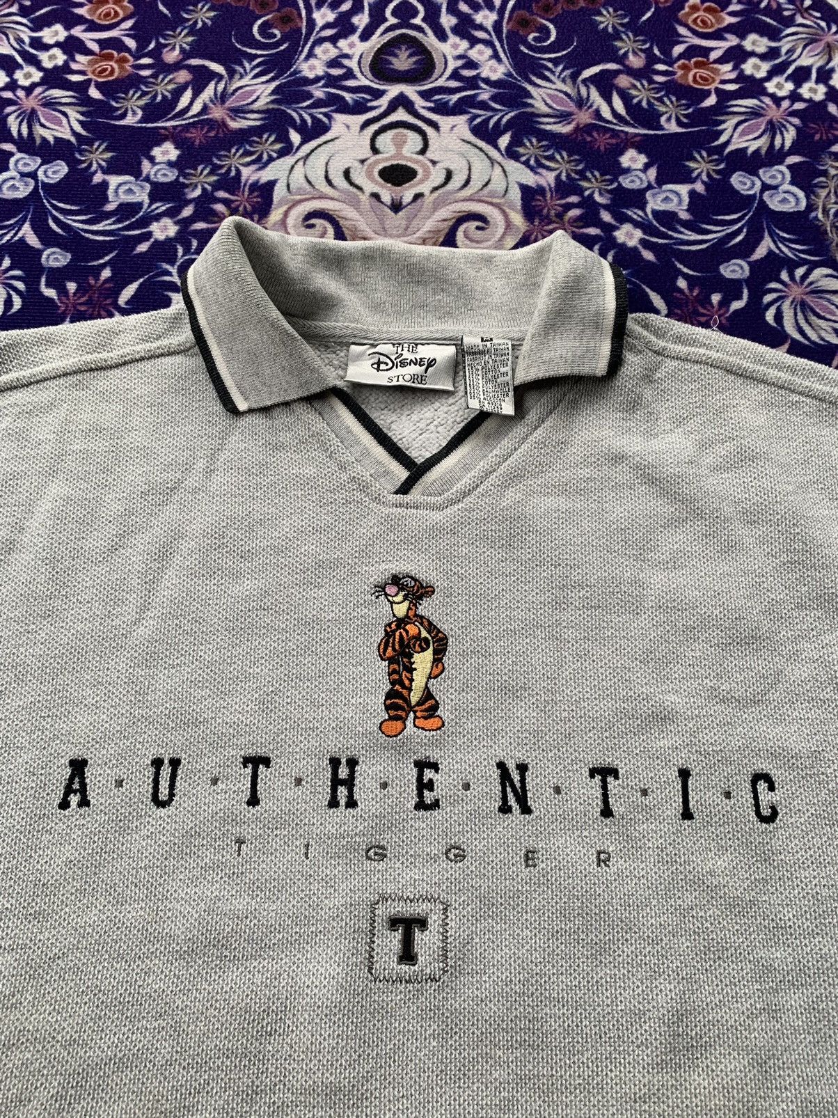 Disney Vintage Authentic Tigger Disney Size US M / EU 48-50 / 2 - 3 Thumbnail