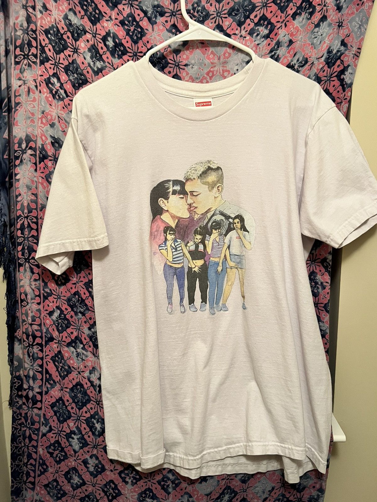 Supreme kiss t shirt clearance