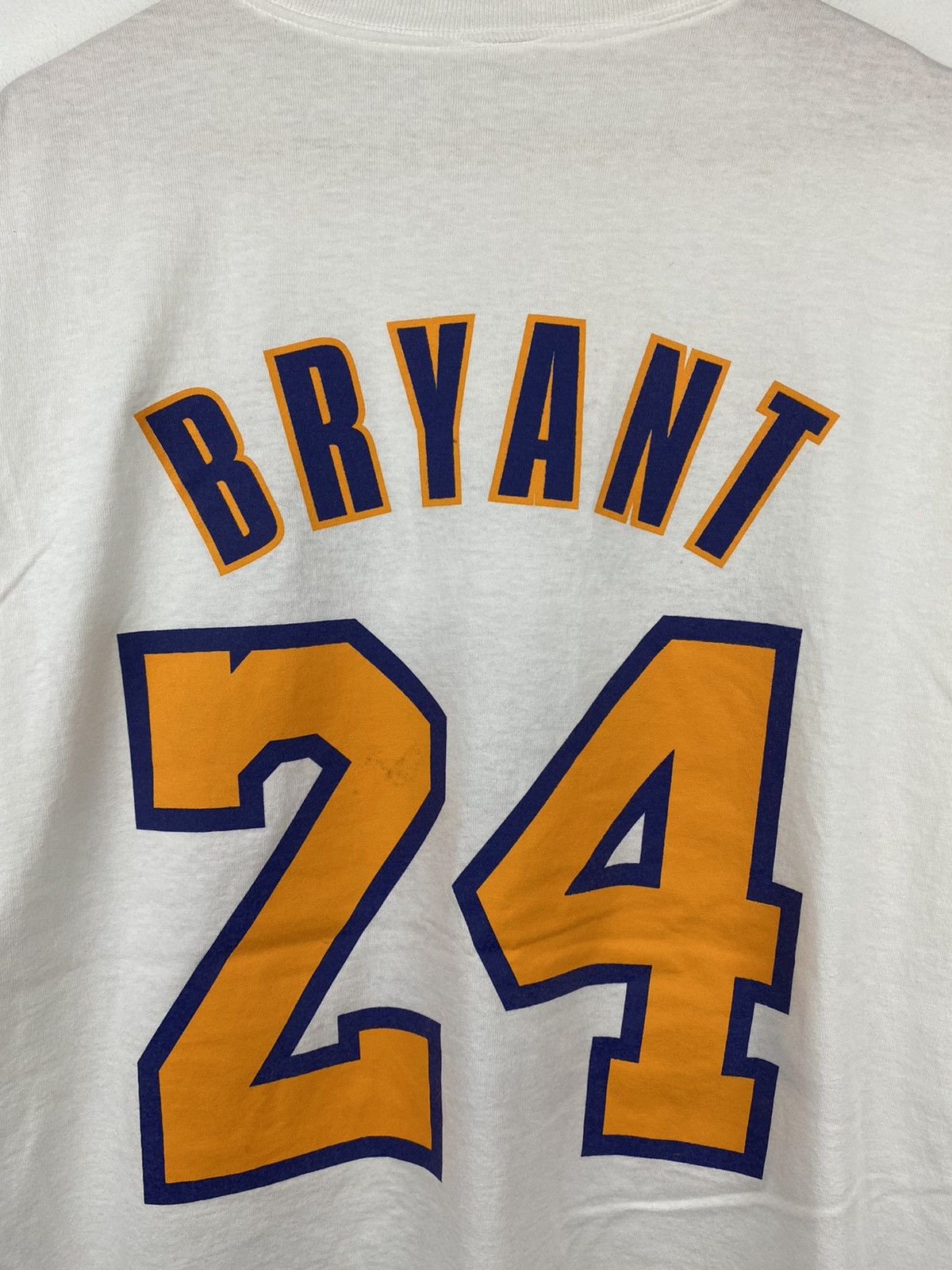 NBA Vintage Y2K Kobe Bryant T-shirt Size US XXL / EU 58 / 5 - 7 Thumbnail