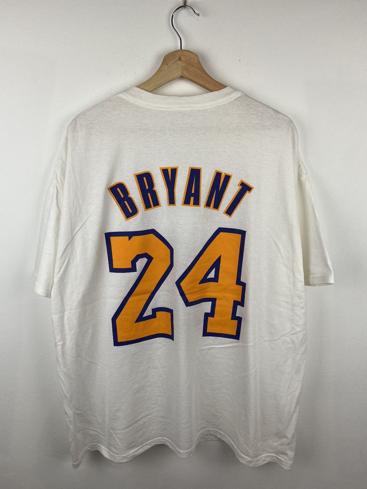 NBA Vintage Y2K Kobe Bryant T-shirt Size US XXL / EU 58 / 5 - 6 Thumbnail