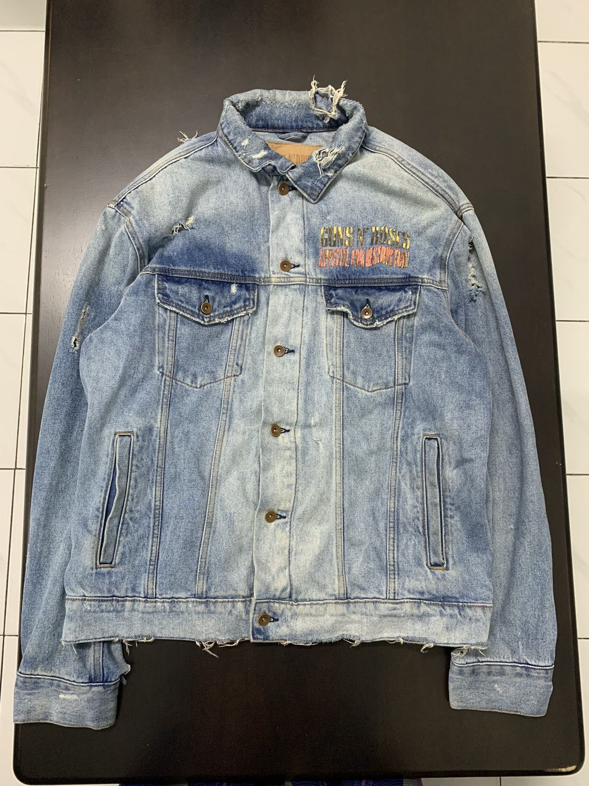 Vintage Vintage Thrashed Damaged Gun N Roses Distressed Denim Jacket Size US L / EU 52-54 / 3 - 4 Thumbnail