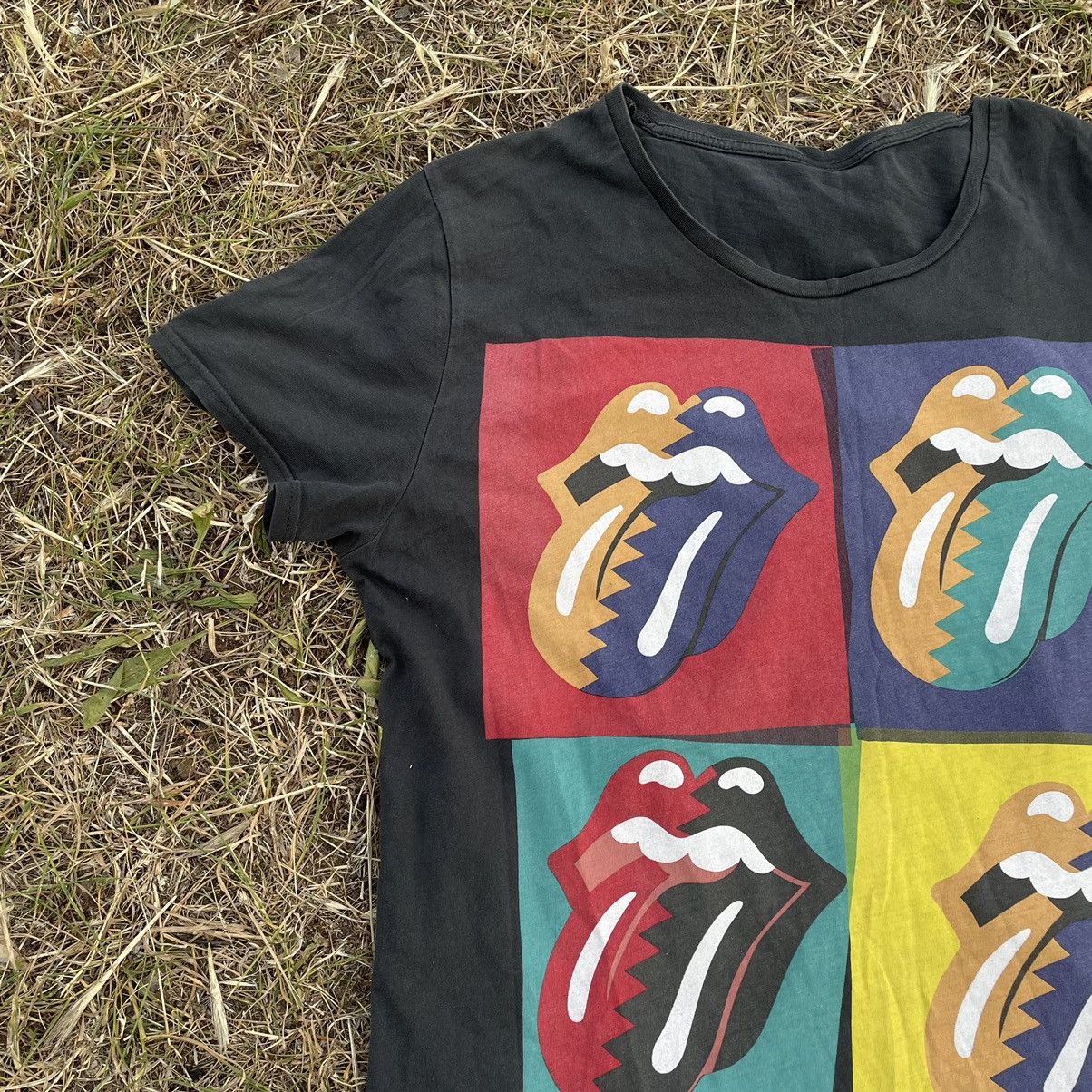 Vintage Vintage Y2K Rolling Stones Graphic Tee Streetwear Baggy M Size US M / EU 48-50 / 2 - 3 Thumbnail