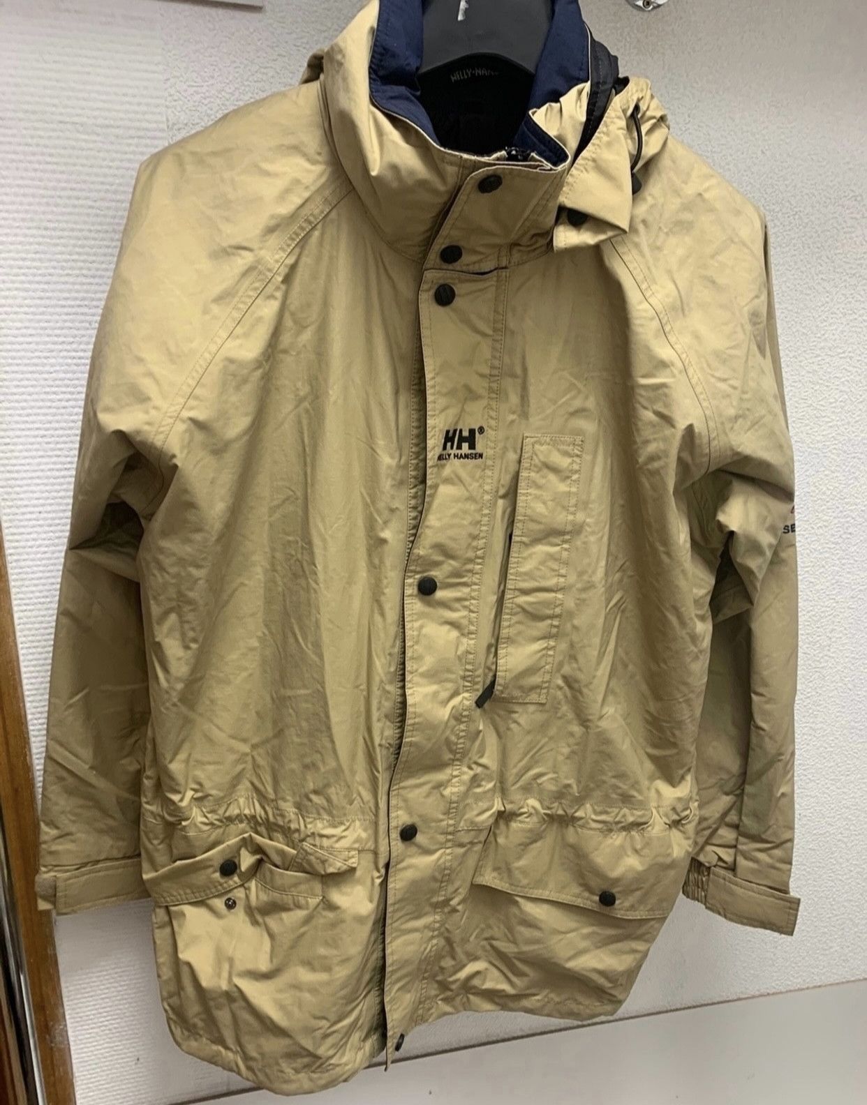 Helly Hansen Helly Hansen light jacket vintage logo in hand M vintage Size US M / EU 48-50 / 2 - 1 Thumbnail
