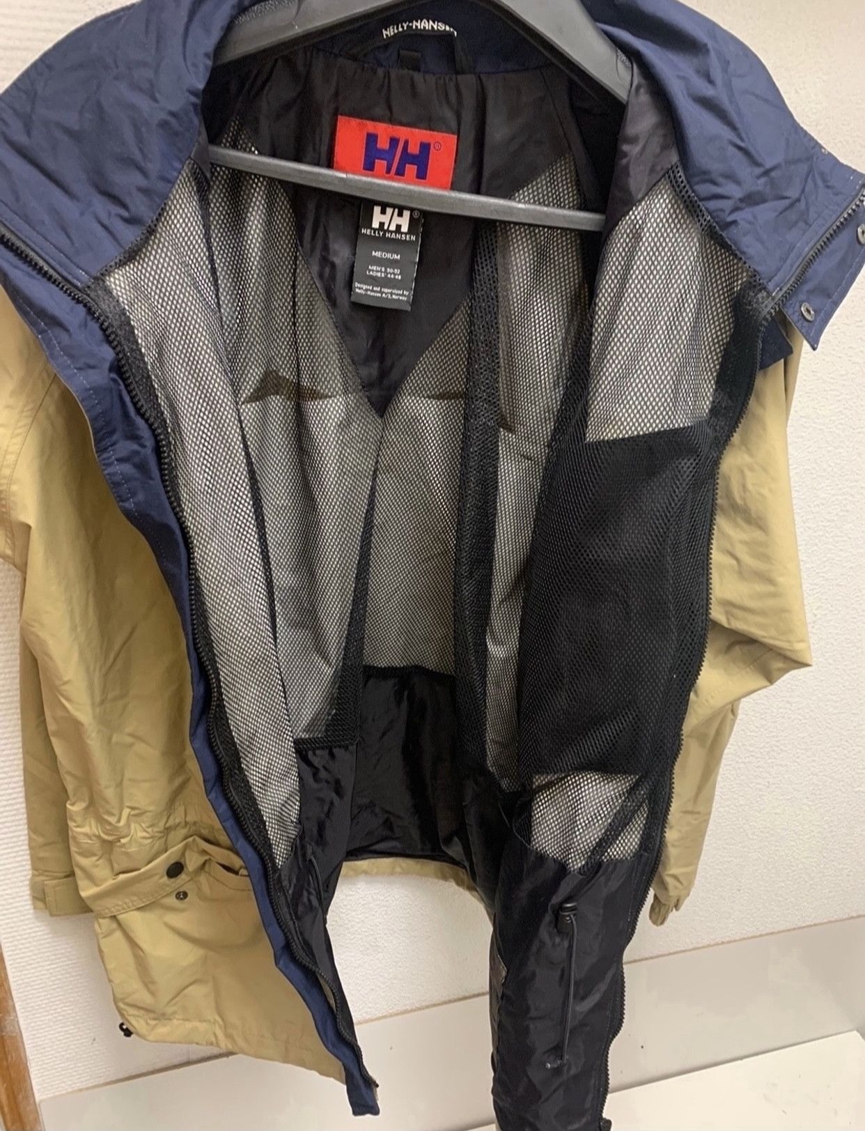 Helly Hansen Helly Hansen light jacket vintage logo in hand M vintage Size US M / EU 48-50 / 2 - 7 Thumbnail