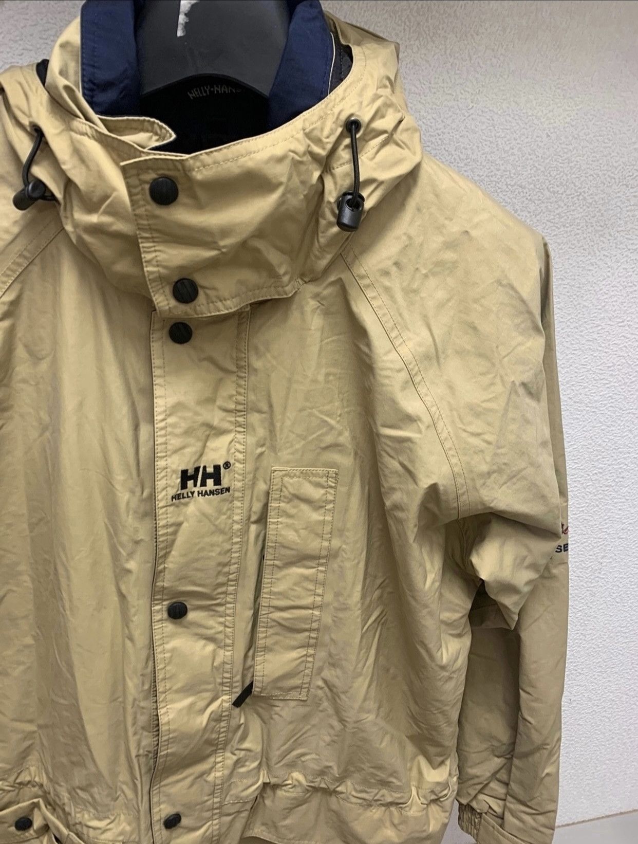 Helly Hansen Helly Hansen light jacket vintage logo in hand M vintage Size US M / EU 48-50 / 2 - 2 Thumbnail