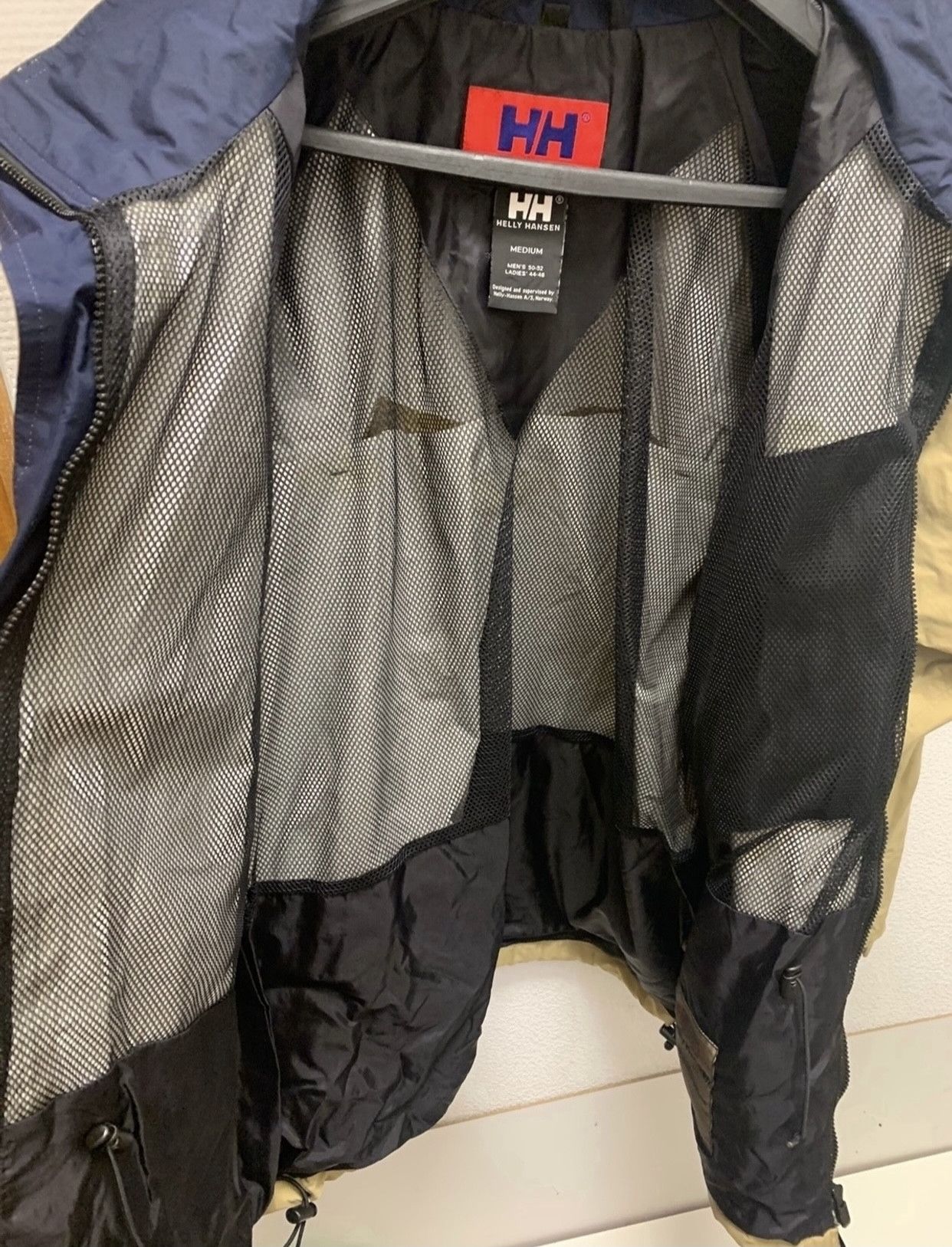 Helly Hansen Helly Hansen light jacket vintage logo in hand M vintage Size US M / EU 48-50 / 2 - 8 Thumbnail