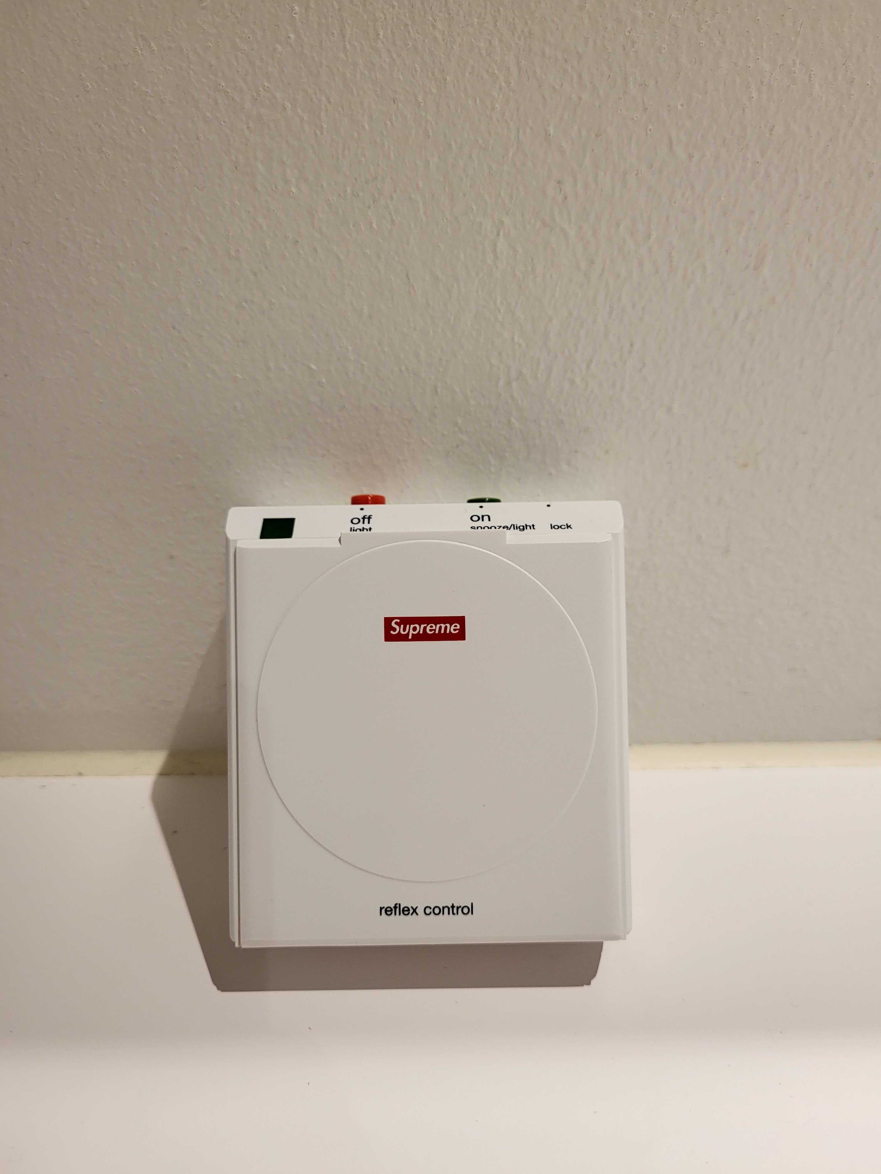 Braun × Supreme Supreme Braun Travel Alarm Clock SS15 Size ONE SIZE - 5 Thumbnail