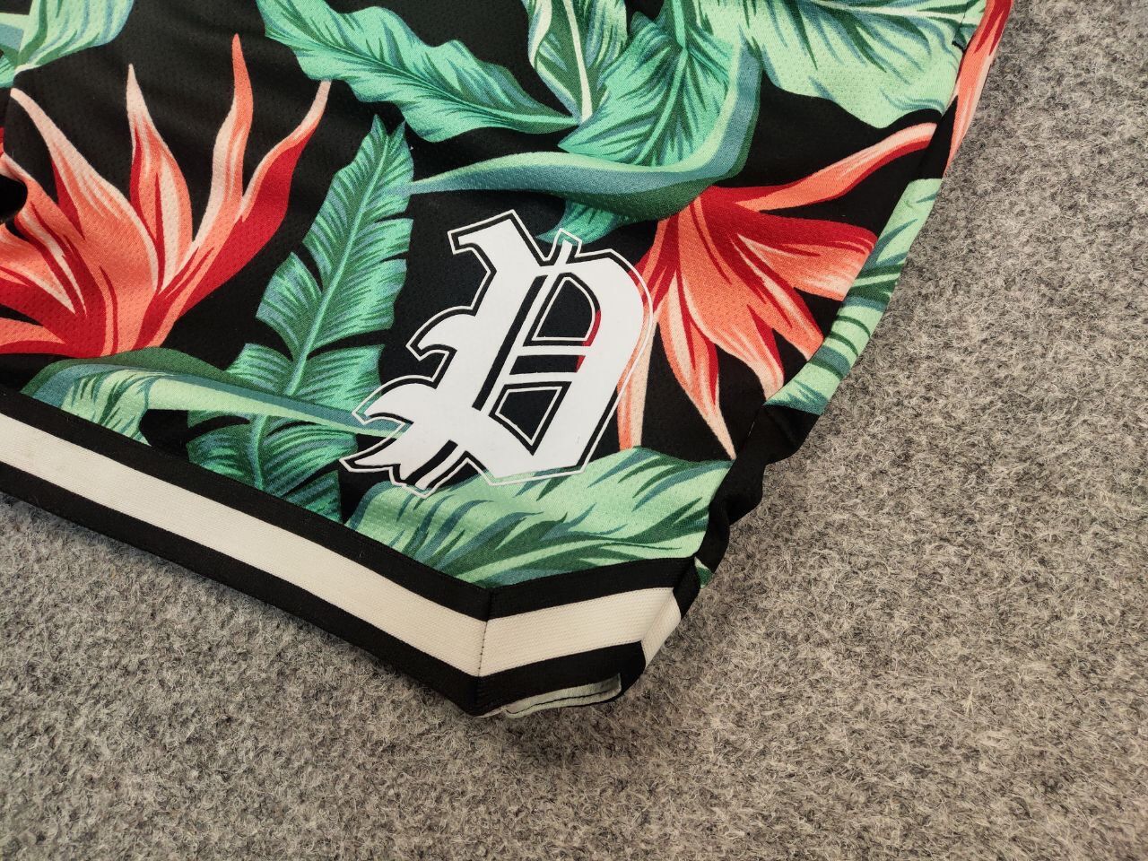 Vintage Vintage 90's Flowers Art Casual trendy Shorts Hawaiian Style Size US 36 / EU 52 - 4 Thumbnail