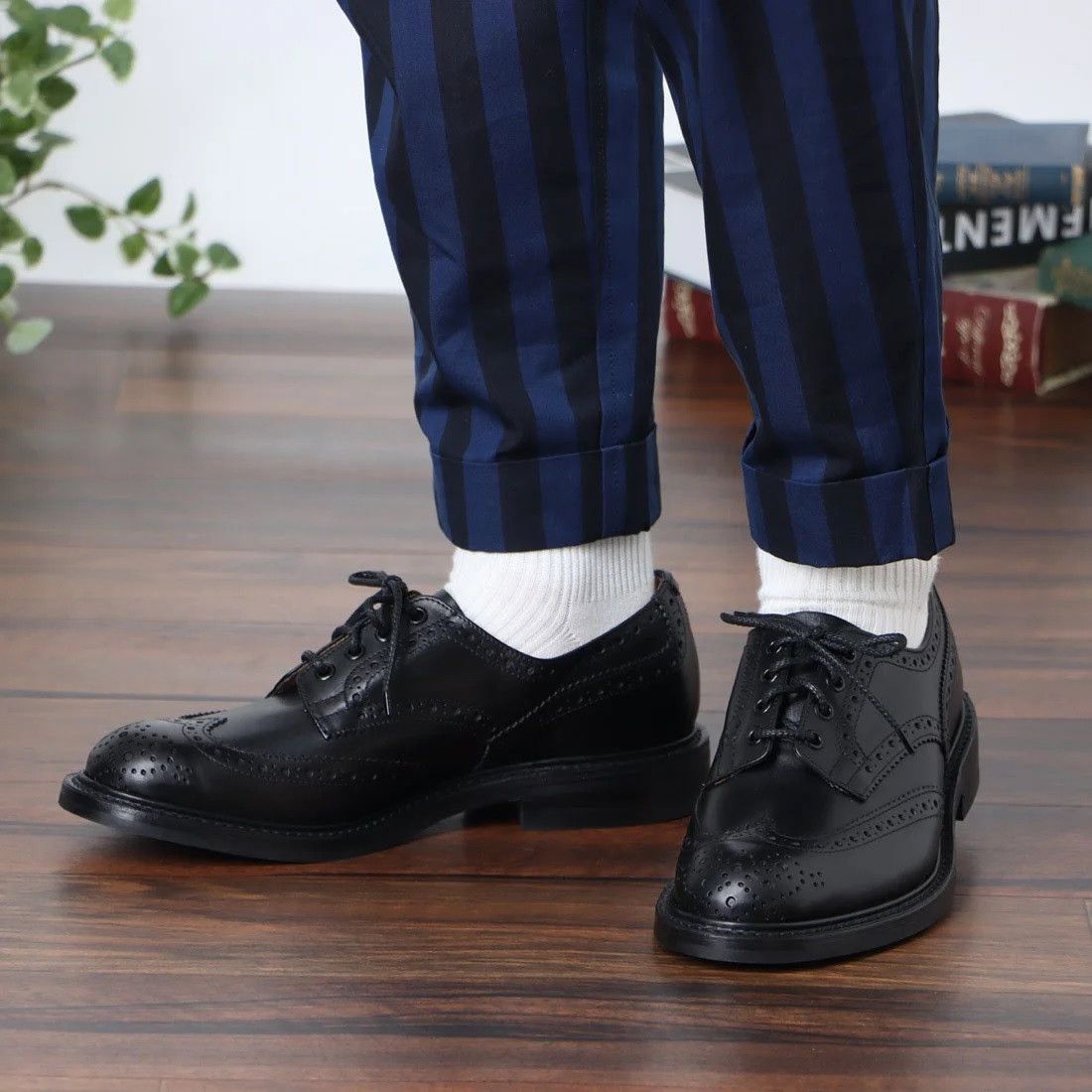 Tricker's Trickers Bourton Brogue Shoe -- Black Calf Leather Size US 11 / EU 44 - 3 Thumbnail