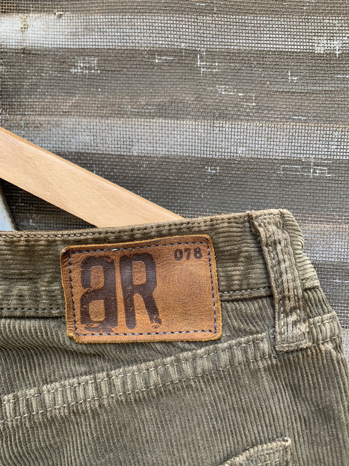 Banana Republic Vintage BANANA REPUBLIC STRAIGHT CUT CORDUROY PANTS Size US 33 - 12 Thumbnail