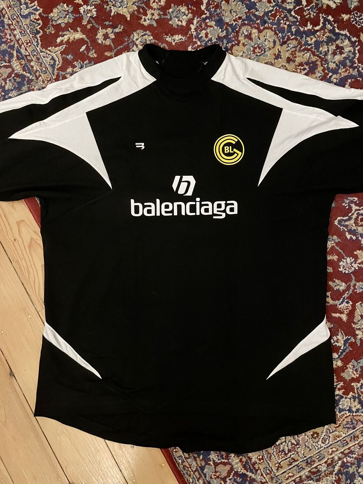 Could I get an LC on this black soccer jersey? thanks : r/Balenciaga