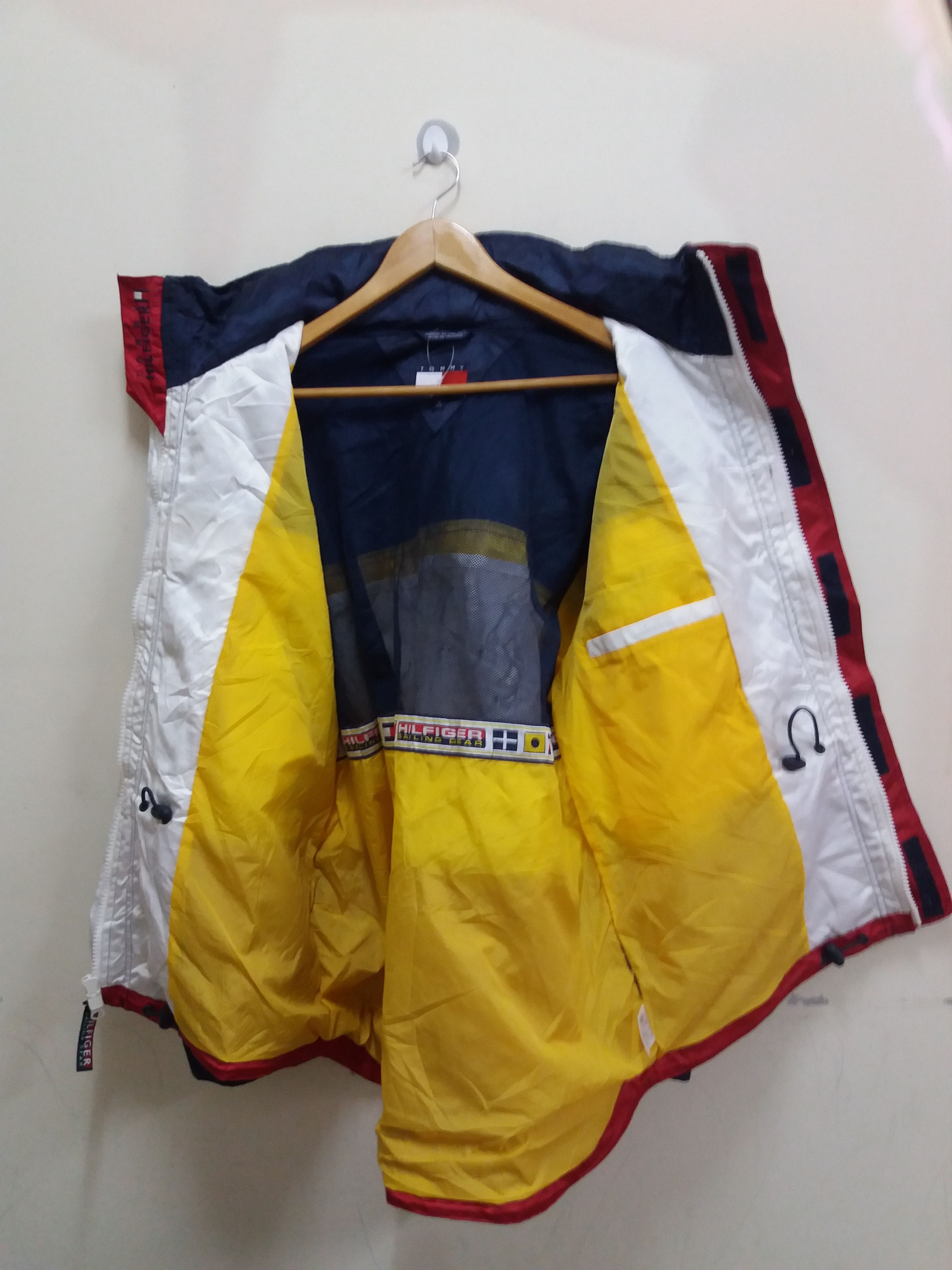 Tommy Hilfiger Vintage Tommy Hilfiger Sailing Gear Jacket Size M Size US M / EU 48-50 / 2 - 4 Thumbnail