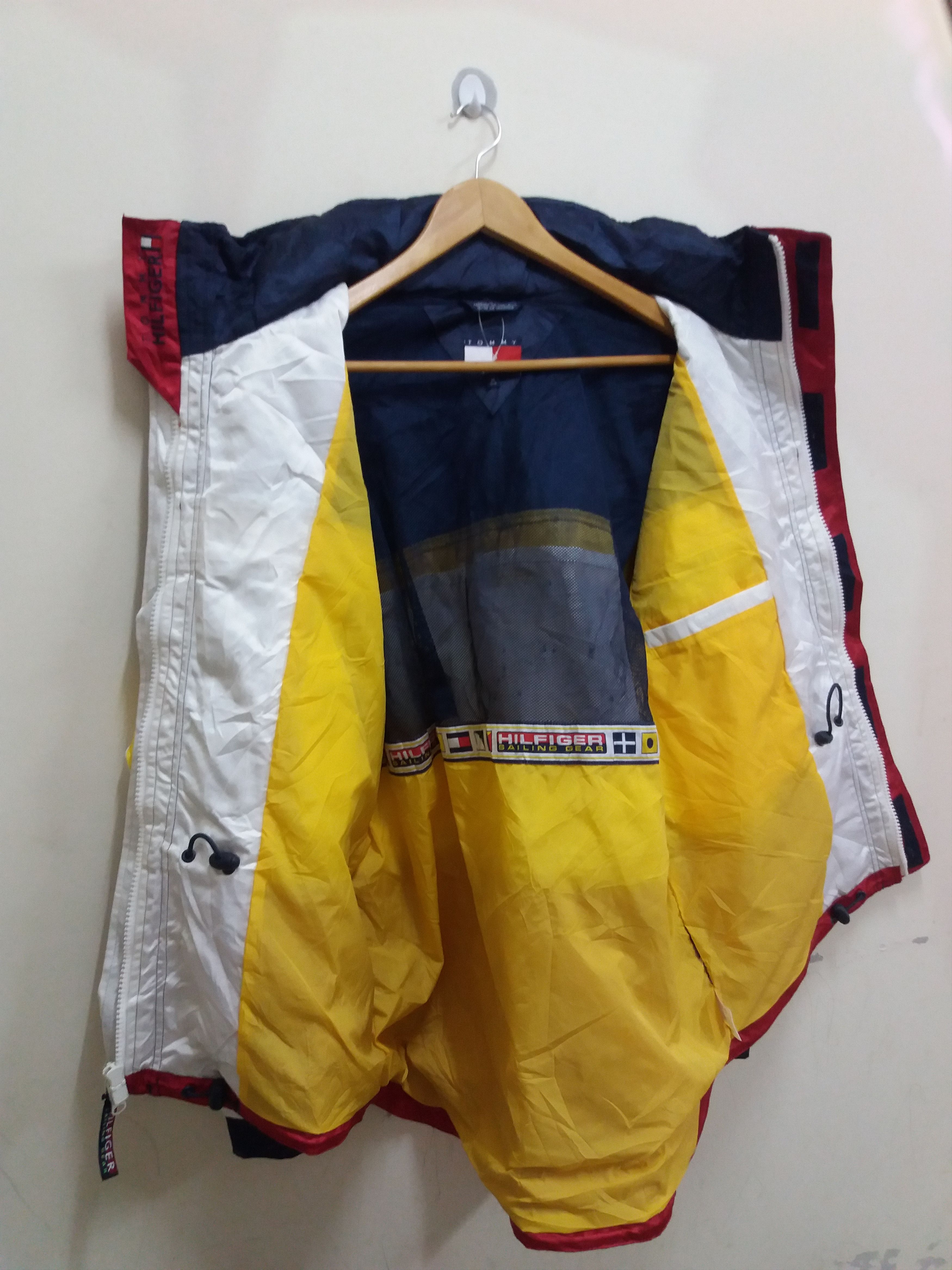 Tommy Hilfiger Vintage Tommy Hilfiger Sailing Gear Jacket Size M Size US M / EU 48-50 / 2 - 3 Thumbnail