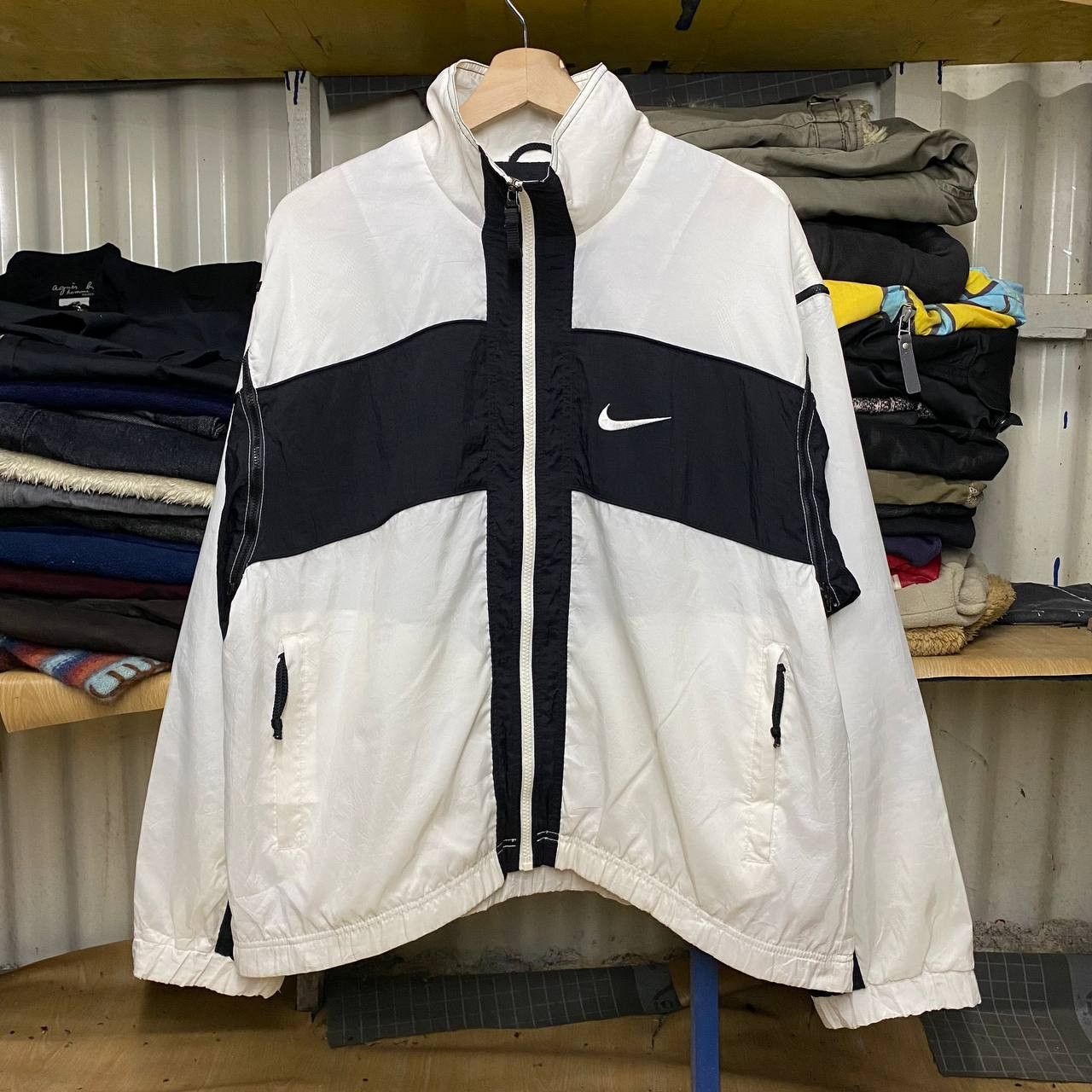 Nike Vintage NIKE Light Jacket Size US L / EU 52-54 / 3 - 7 Thumbnail
