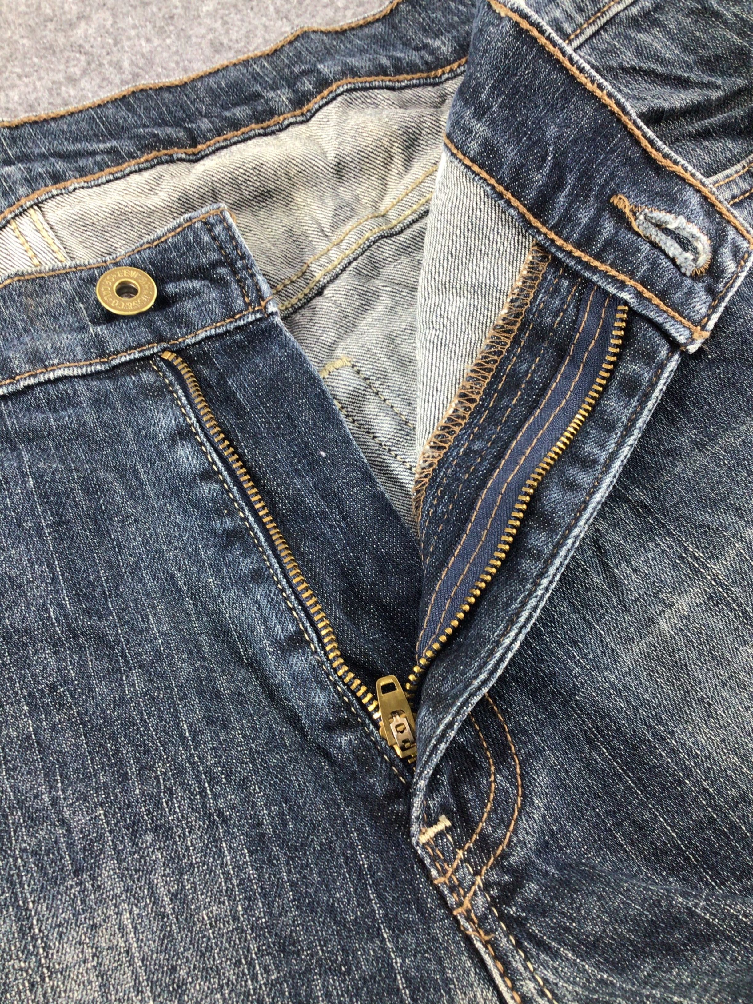 Levi's Vintage Levis 514 Jeans Dark Wash Denim KJ03 Size US 36 / EU 52 - 7 Thumbnail