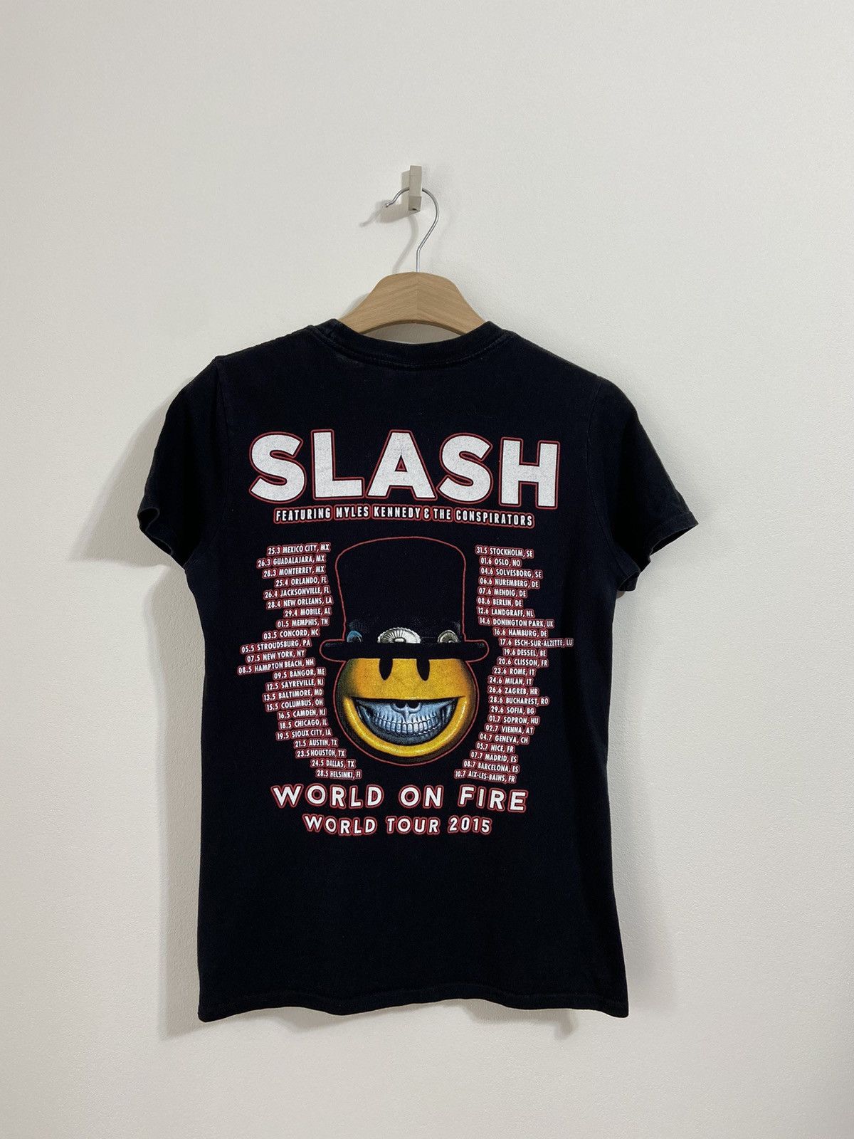 Band Tees Slash World Tour 2015 Shirt Size US S / EU 44-46 / 1 - 11 Thumbnail
