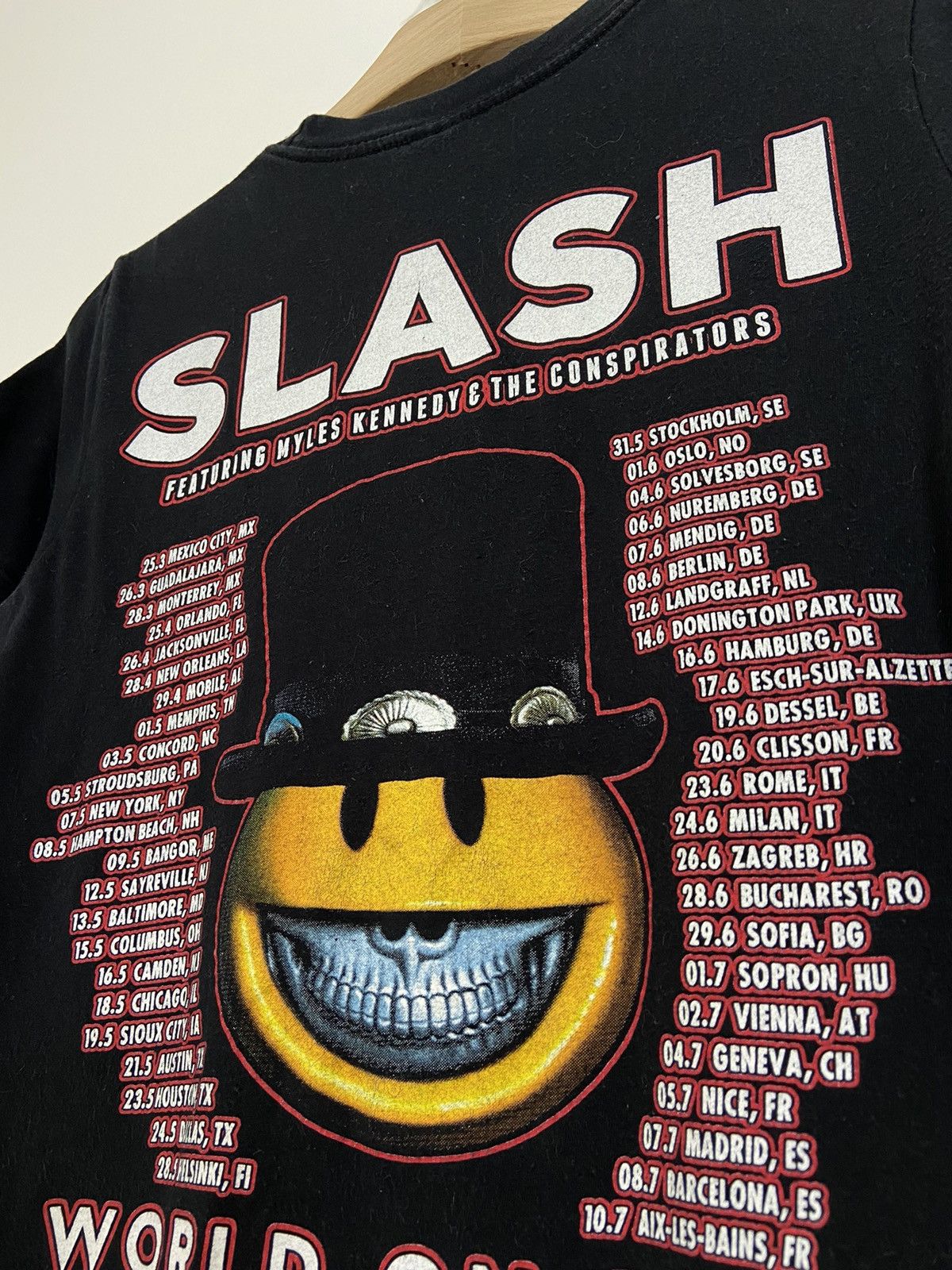Band Tees Slash World Tour 2015 Shirt Size US S / EU 44-46 / 1 - 14 Thumbnail