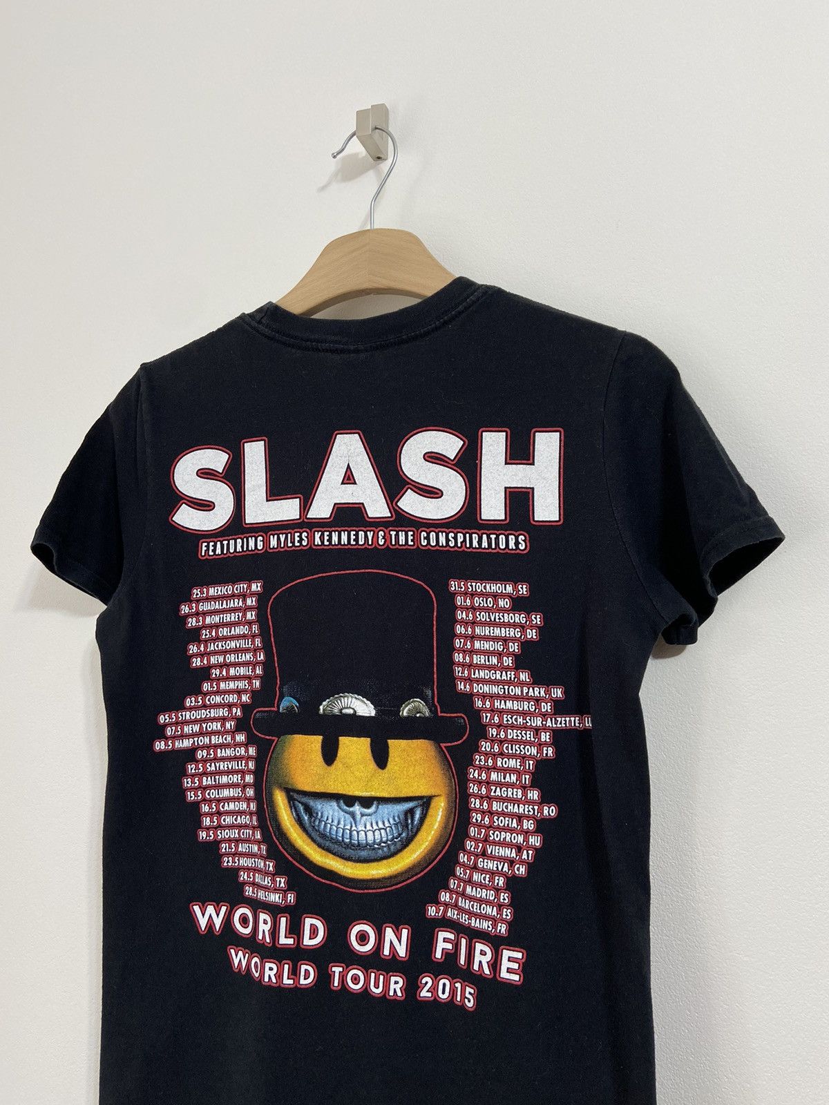Band Tees Slash World Tour 2015 Shirt Size US S / EU 44-46 / 1 - 12 Thumbnail