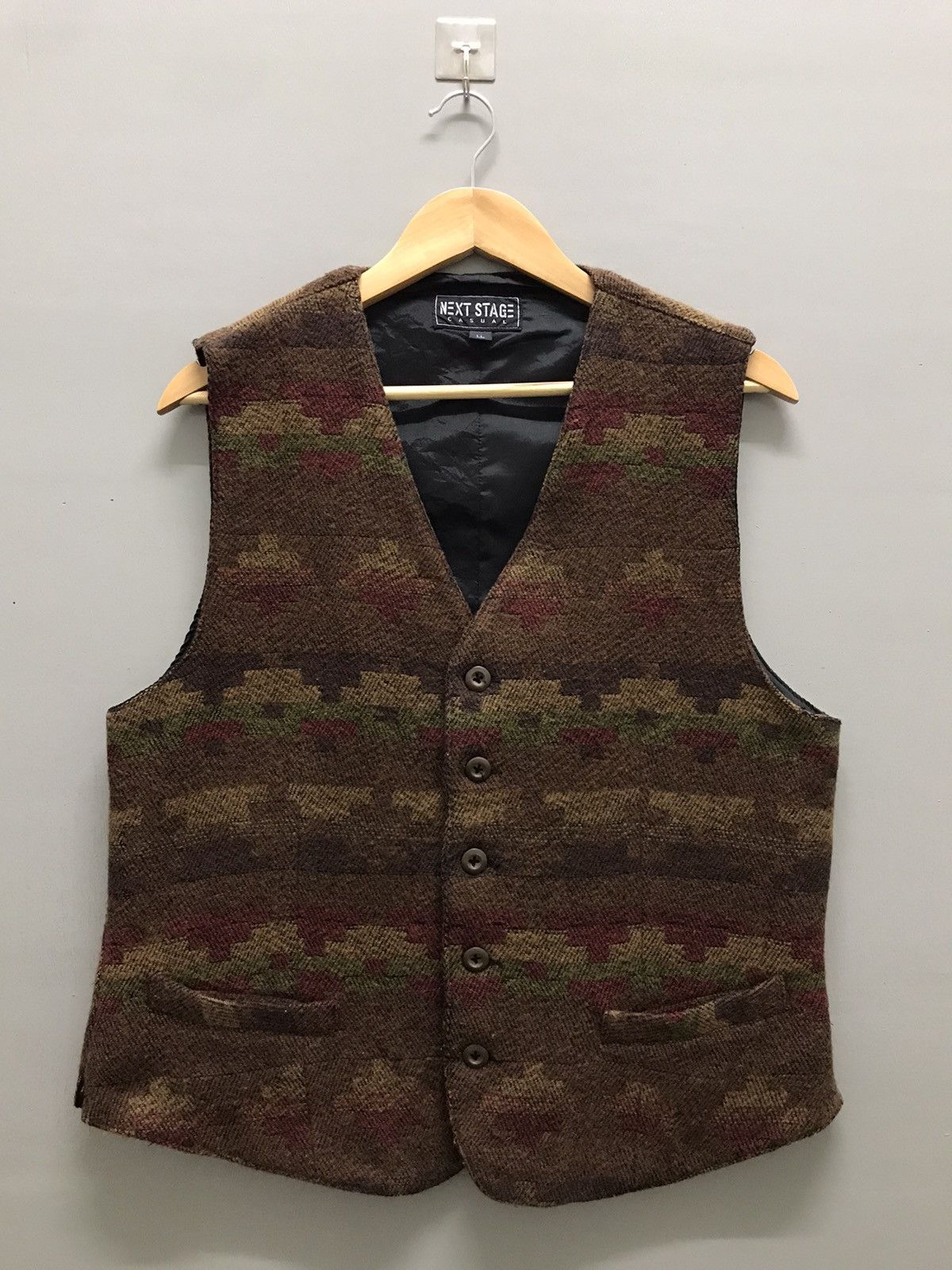 Japanese Brand Vintage Navajo Aztec Casual Vest Native Style Size US L / EU 52-54 / 3 - 1 Thumbnail