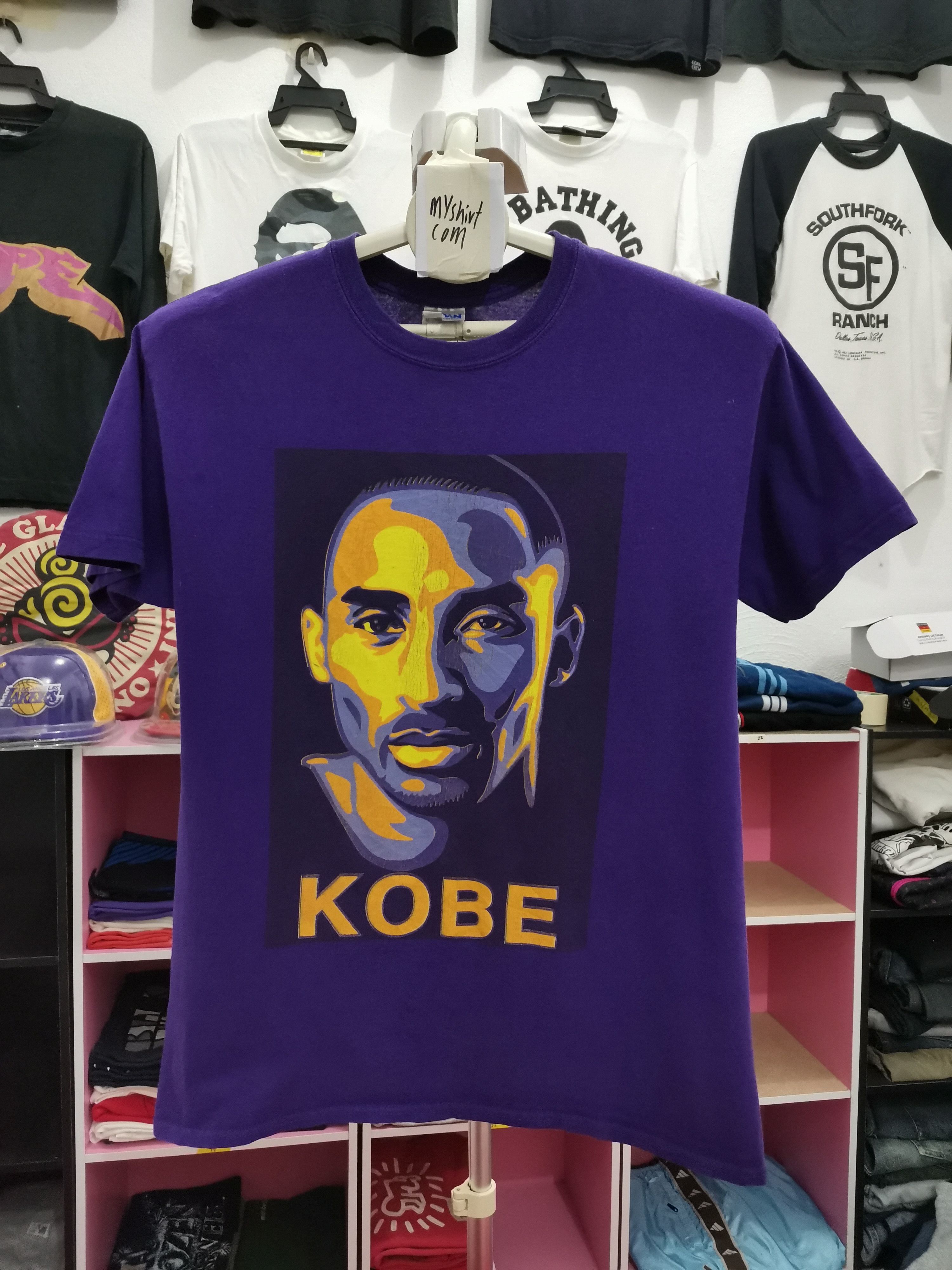 NBA × Nike KOBE BRYANT "MAGIC PLAYER AT PEOPLE MEMORY" SHIRT - M SIZE Size US M / EU 48-50 / 2 - 1 Thumbnail