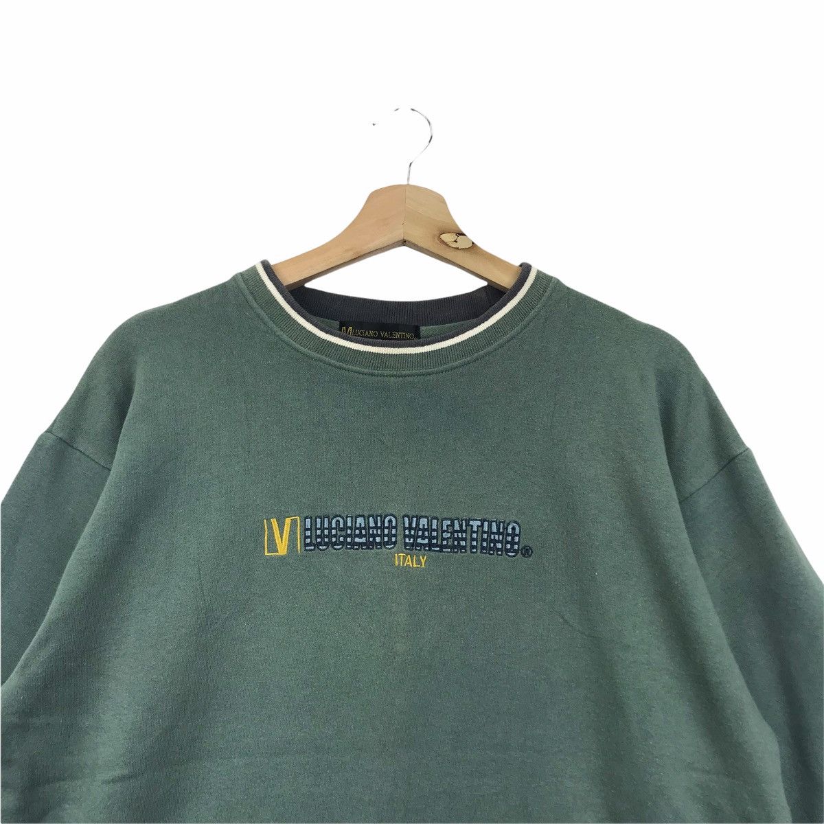 Vintage Vintage LUCIANO VALENTINO ITALY Embroidered Sweatshirt Size US M / EU 48-50 / 2 - 2 Thumbnail