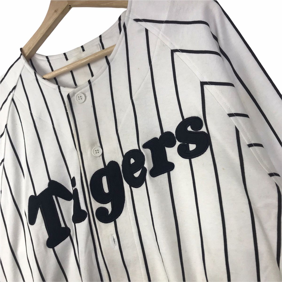 Japanese Brand HANSHIN TIGERS Japan Baseball Stripes Long Sleeve Shirt Size US M / EU 48-50 / 2 - 4 Thumbnail