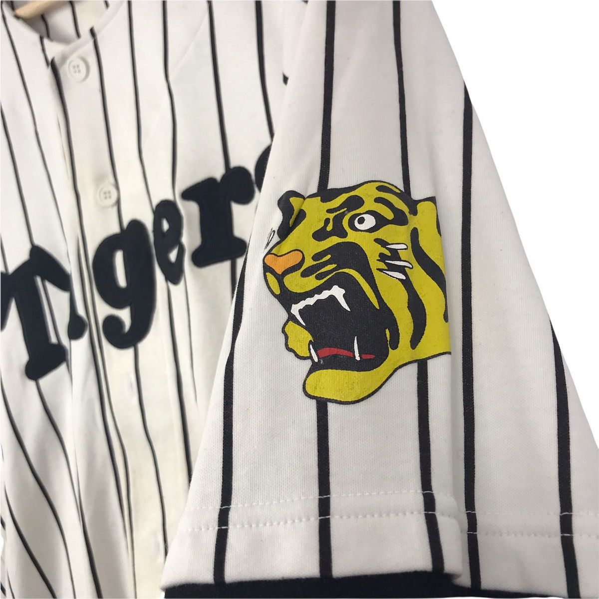 Japanese Brand HANSHIN TIGERS Japan Baseball Stripes Long Sleeve Shirt Size US M / EU 48-50 / 2 - 5 Thumbnail