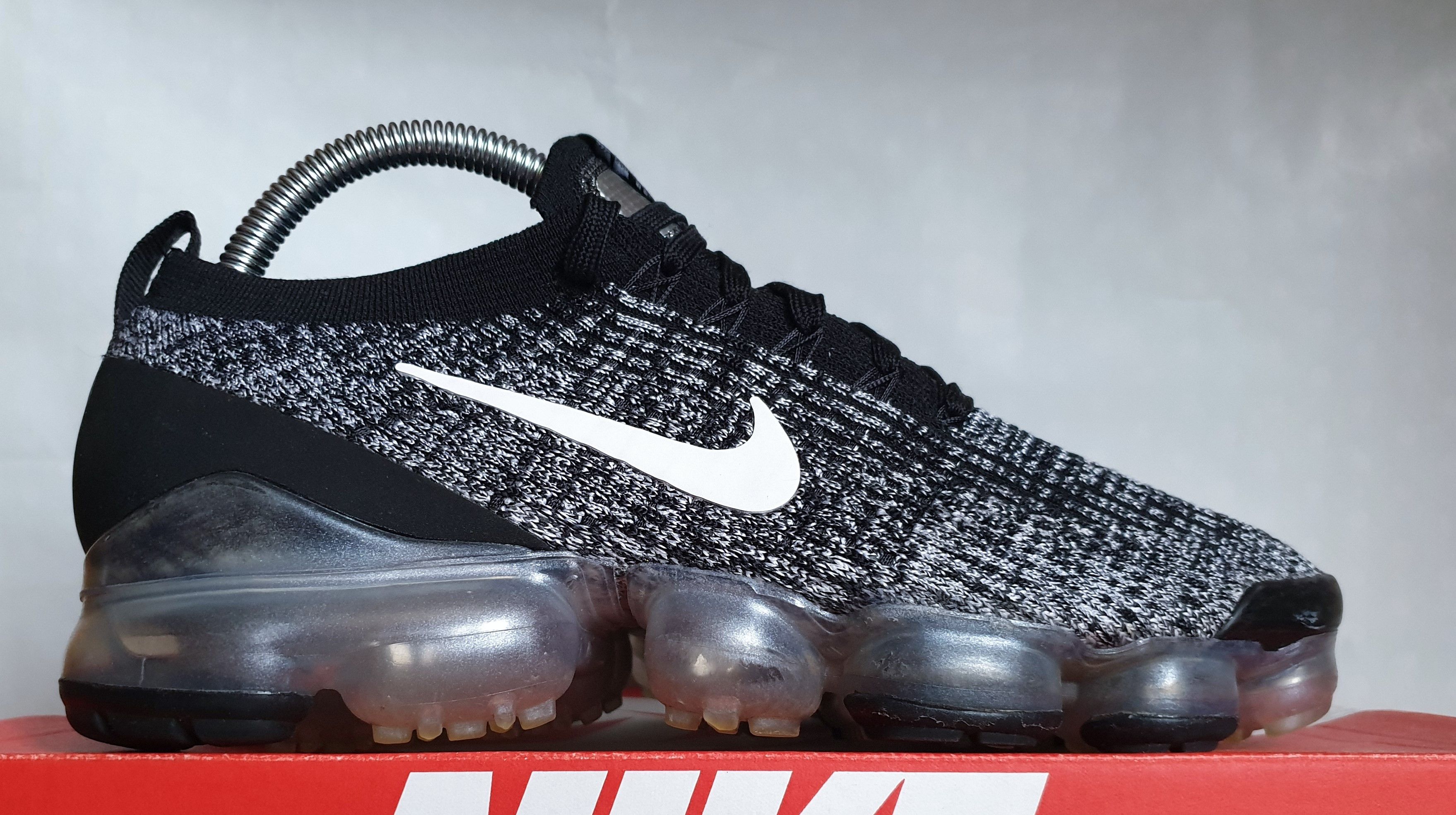 2019 Nike Air VaporMax Flyknit Oreo 8US/41EUR/26CM