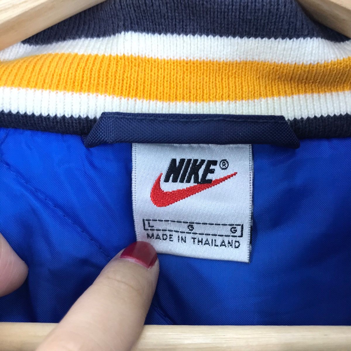 Nike Vintage NIKE SWOOSH Streetwear Hip Hop Puffer Jacket Size US L / EU 52-54 / 3 - 4 Thumbnail