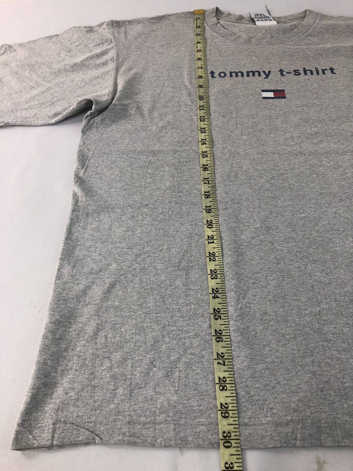 Tommy Hilfiger × Vintage Tommy Jeans T Shirt Spell Out Printed Grey Tee Size US XXL / EU 58 / 5 - 8 Thumbnail